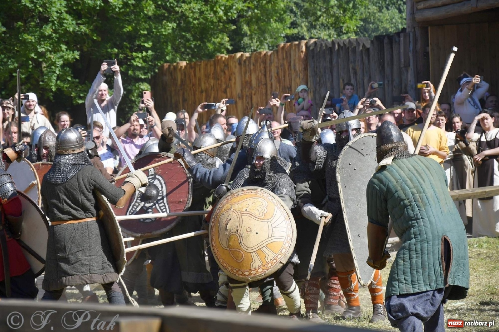 Zdjęcie w galerii na portalu naszraciborz.pl: Wielka bitwa wojów pod Oborą [FOTO i WIDEO] wiadomości z regionu