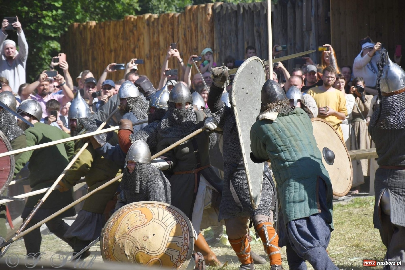 Zdjęcie w galerii na portalu naszraciborz.pl: Wielka bitwa wojów pod Oborą [FOTO i WIDEO] wiadomości z regionu
