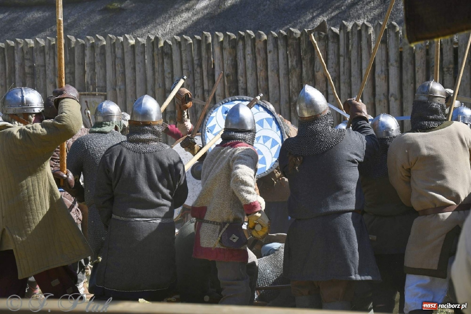 Zdjęcie w galerii na portalu naszraciborz.pl: Wielka bitwa wojów pod Oborą [FOTO i WIDEO] wiadomości z regionu