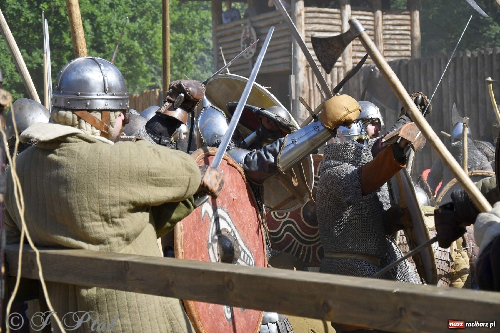 Zdjęcie w galerii na portalu naszraciborz.pl: Wielka bitwa wojów pod Oborą [FOTO i WIDEO] wiadomości z regionu