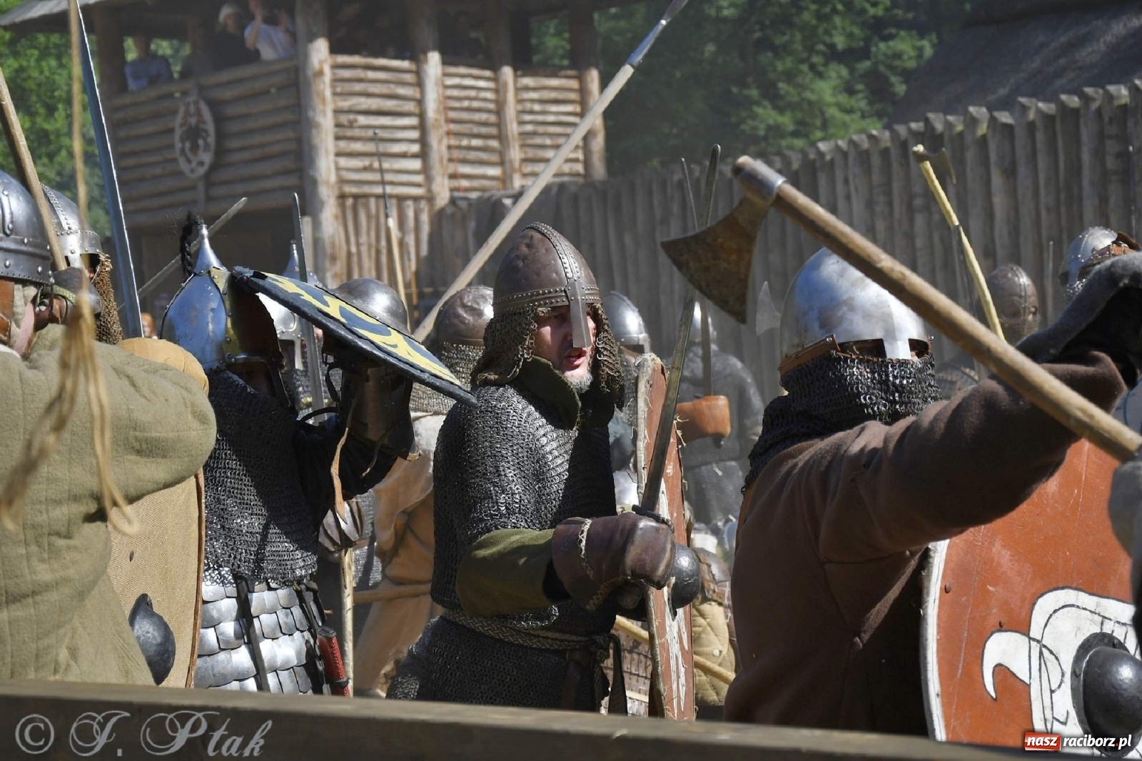 Zdjęcie w galerii na portalu naszraciborz.pl: Wielka bitwa wojów pod Oborą [FOTO i WIDEO] wiadomości z regionu