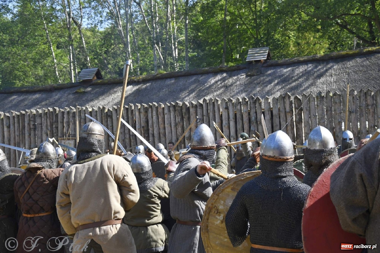 Zdjęcie w galerii na portalu naszraciborz.pl: Wielka bitwa wojów pod Oborą [FOTO i WIDEO] wiadomości z regionu