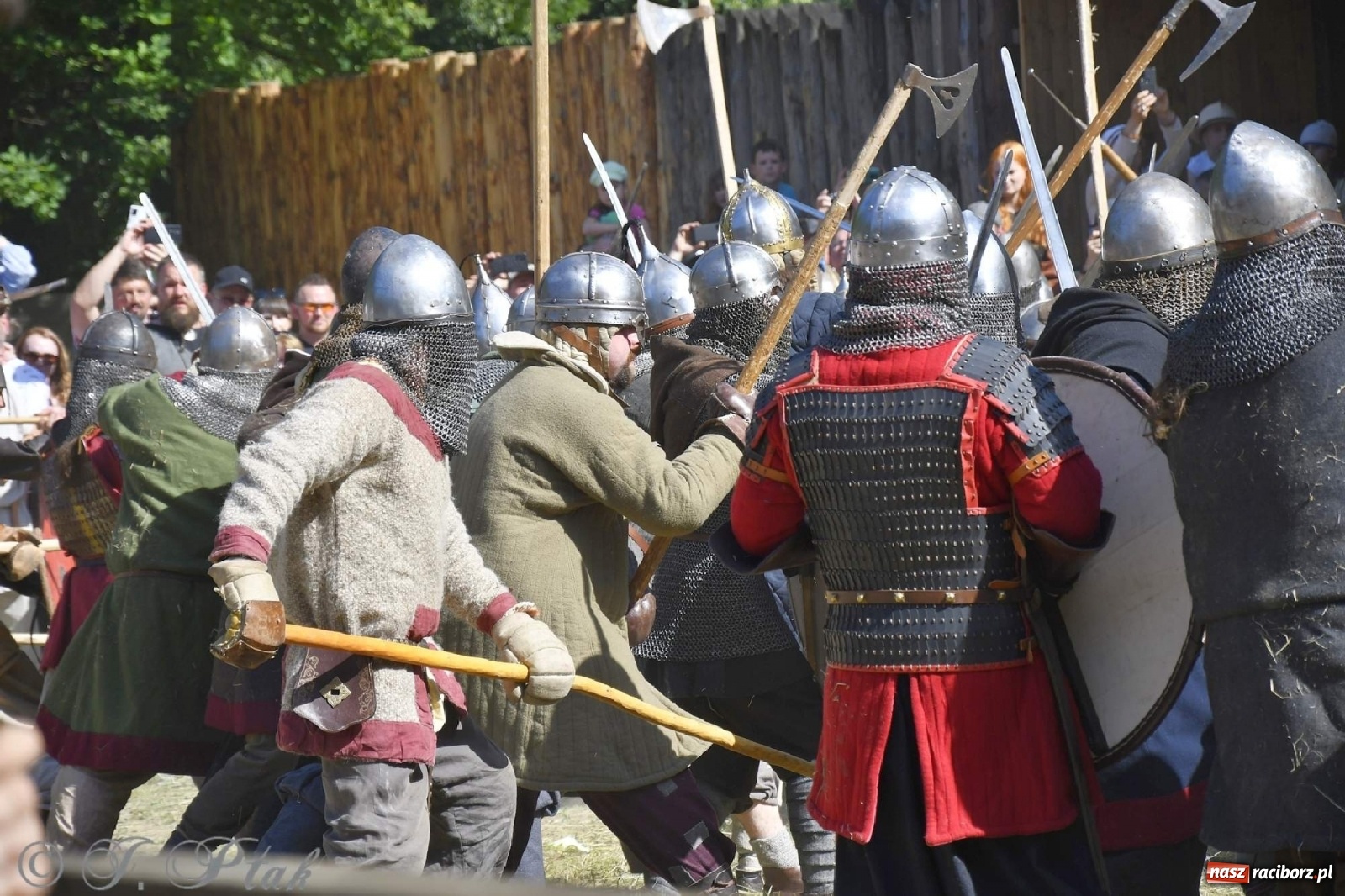Zdjęcie w galerii na portalu naszraciborz.pl: Wielka bitwa wojów pod Oborą [FOTO i WIDEO] wiadomości z regionu