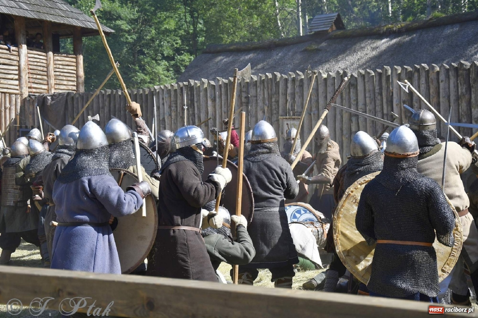 Zdjęcie w galerii na portalu naszraciborz.pl: Wielka bitwa wojów pod Oborą [FOTO i WIDEO] wiadomości z regionu
