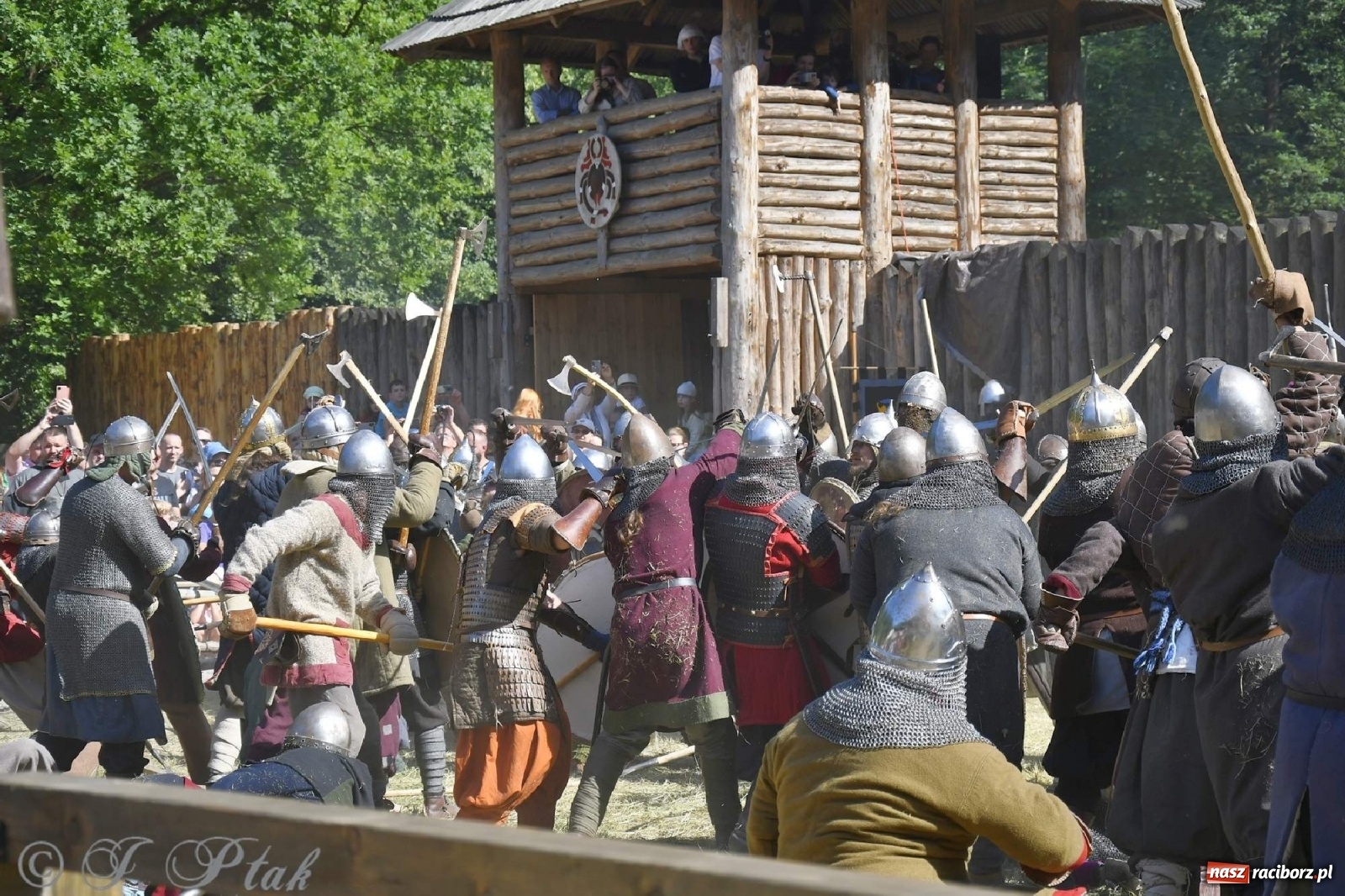 Zdjęcie w galerii na portalu naszraciborz.pl: Wielka bitwa wojów pod Oborą [FOTO i WIDEO] wiadomości z regionu