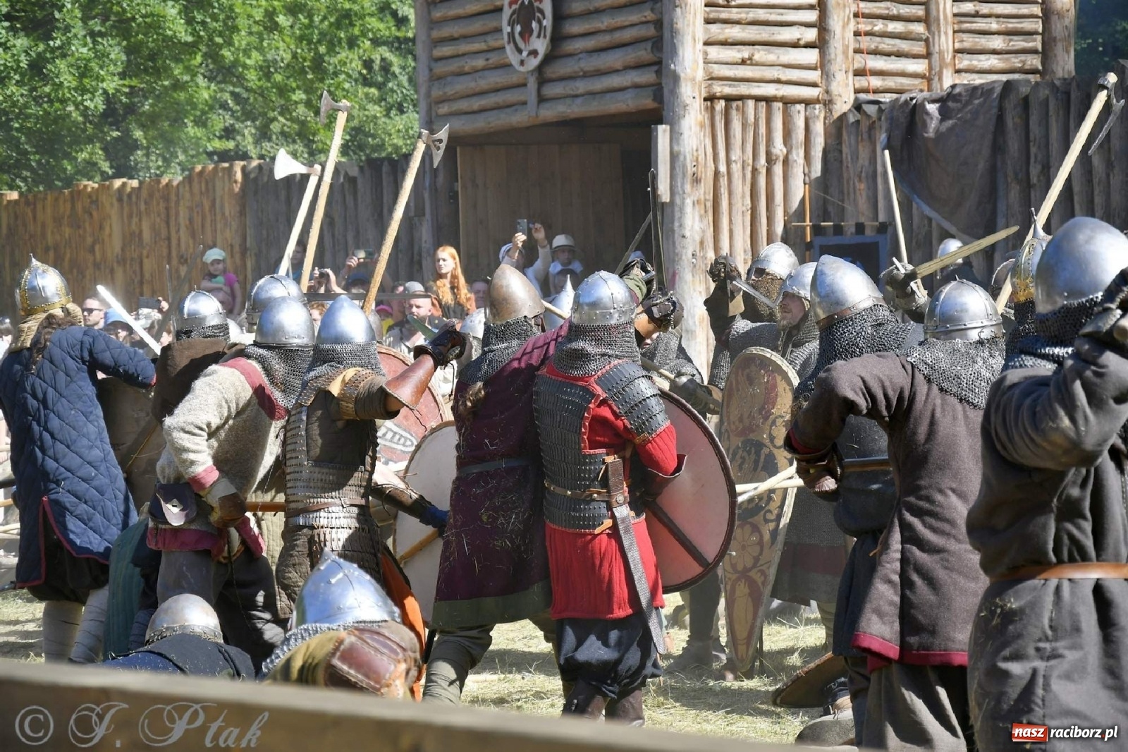 Zdjęcie w galerii na portalu naszraciborz.pl: Wielka bitwa wojów pod Oborą [FOTO i WIDEO] wiadomości z regionu