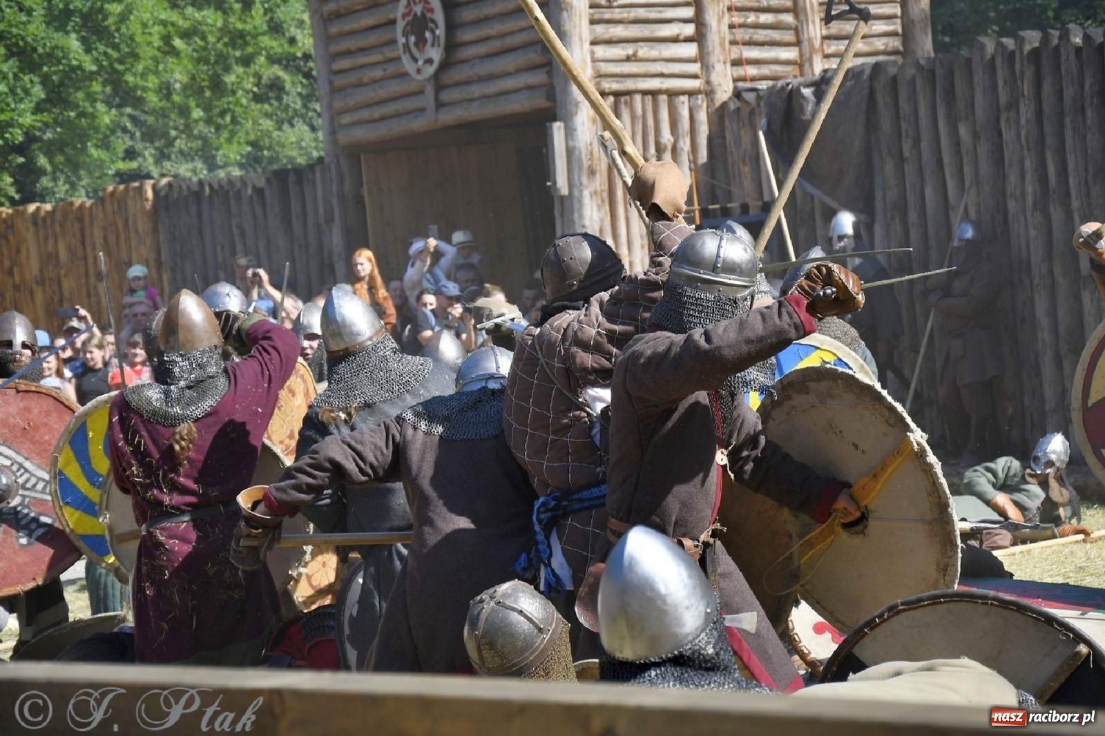 Zdjęcie w galerii na portalu naszraciborz.pl: Wielka bitwa wojów pod Oborą [FOTO i WIDEO] wiadomości z regionu