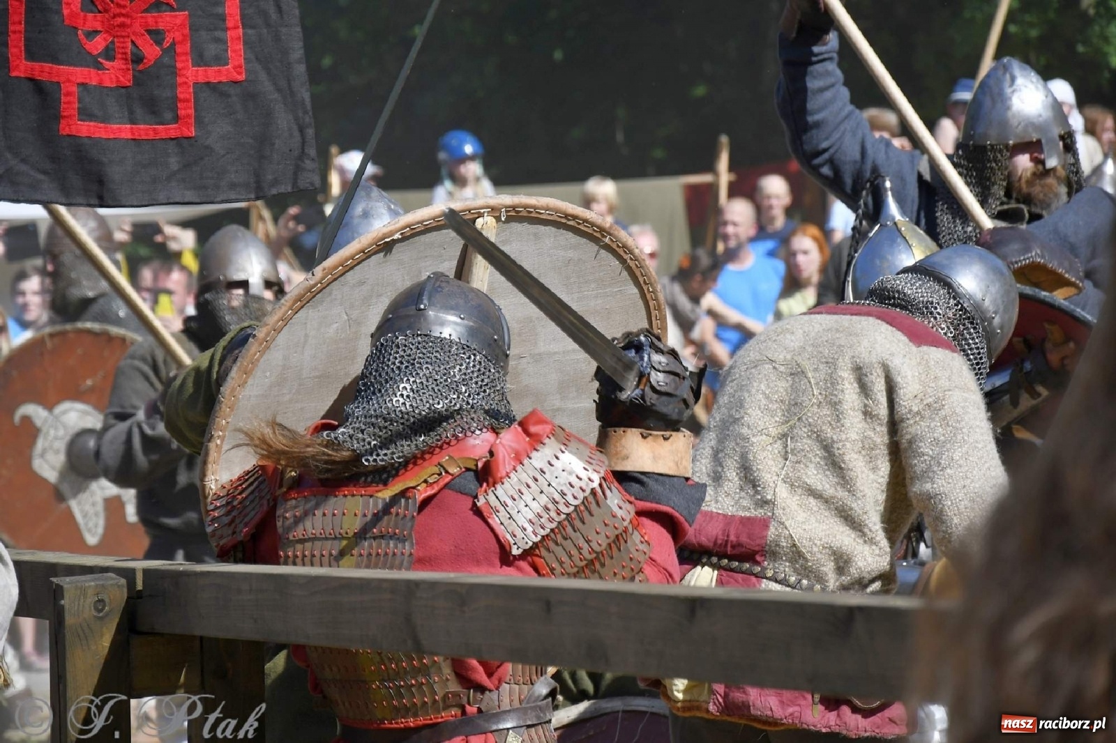 Zdjęcie w galerii na portalu naszraciborz.pl: Wielka bitwa wojów pod Oborą [FOTO i WIDEO] wiadomości z regionu