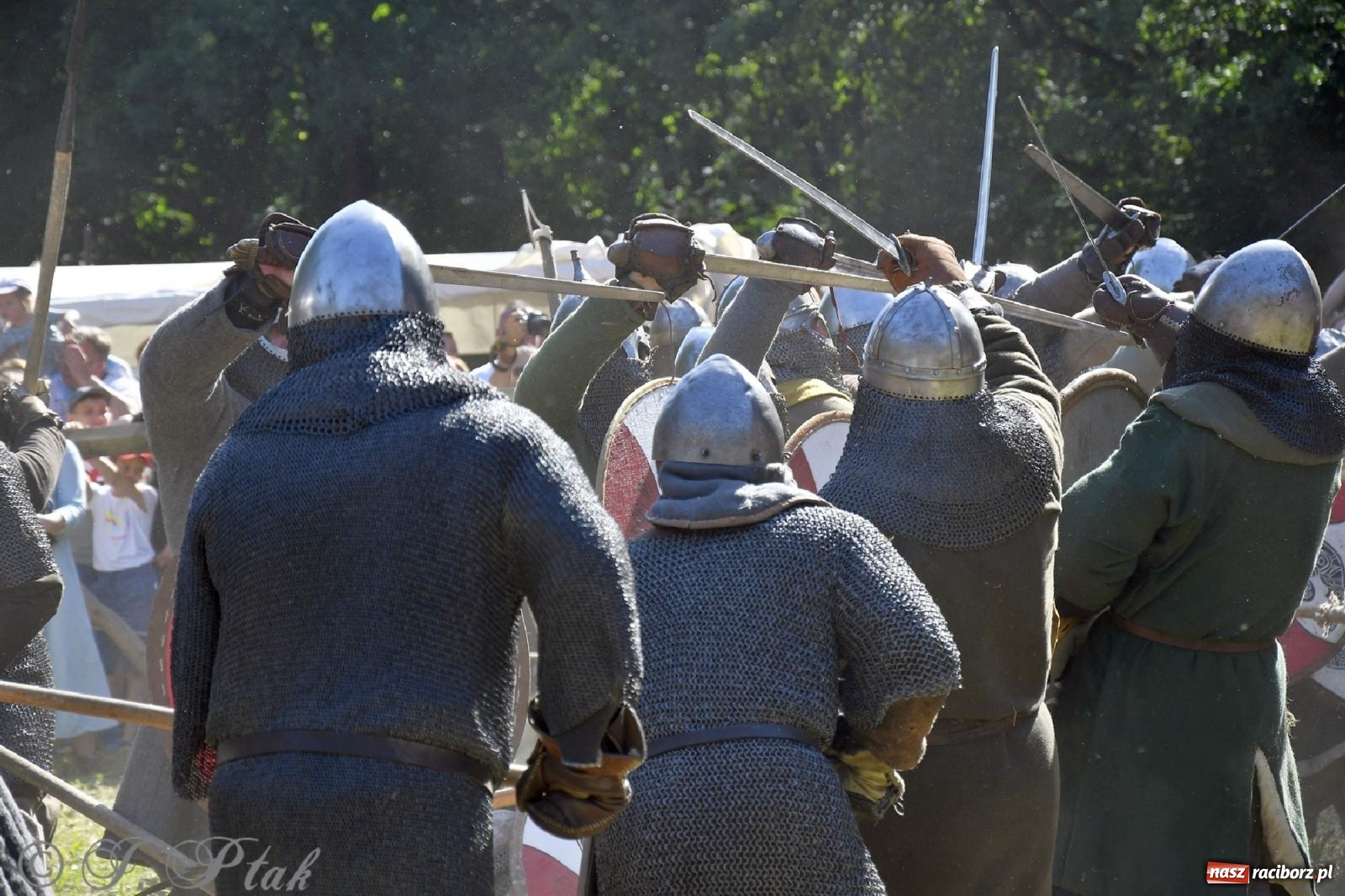 Zdjęcie w galerii na portalu naszraciborz.pl: Wielka bitwa wojów pod Oborą [FOTO i WIDEO] wiadomości z regionu