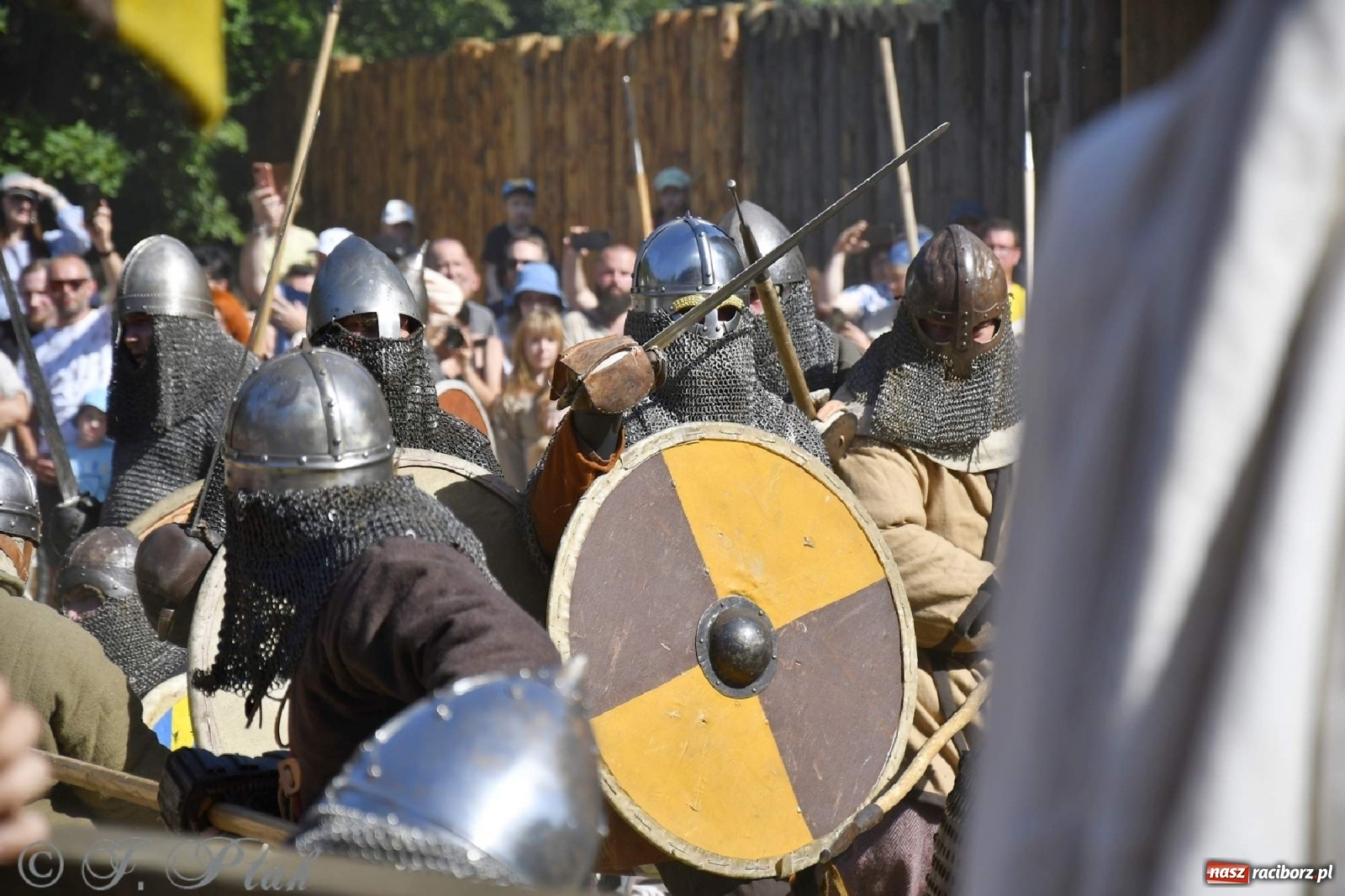 Zdjęcie w galerii na portalu naszraciborz.pl: Wielka bitwa wojów pod Oborą [FOTO i WIDEO] wiadomości z regionu