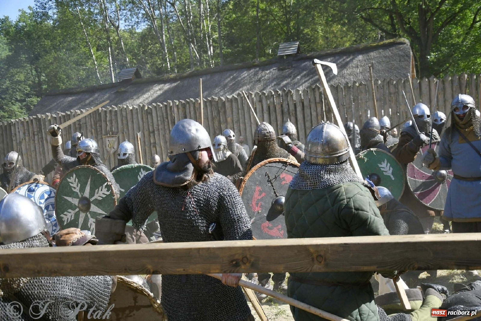 Zdjęcie w galerii na portalu naszraciborz.pl: Wielka bitwa wojów pod Oborą [FOTO i WIDEO] wiadomości z regionu