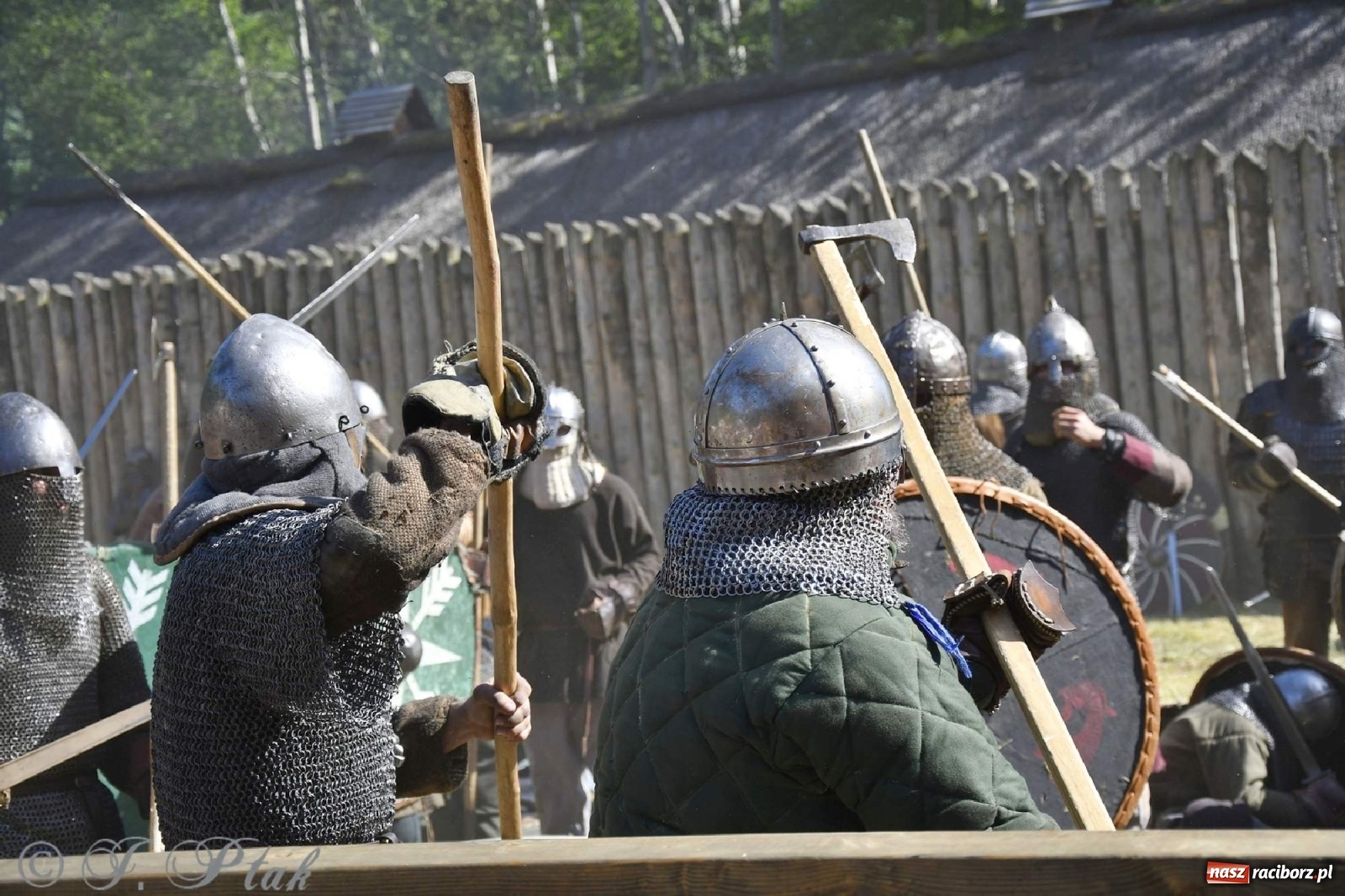 Zdjęcie w galerii na portalu naszraciborz.pl: Wielka bitwa wojów pod Oborą [FOTO i WIDEO] wiadomości z regionu