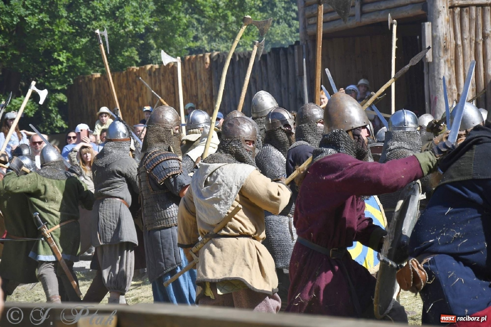 Zdjęcie w galerii na portalu naszraciborz.pl: Wielka bitwa wojów pod Oborą [FOTO i WIDEO] wiadomości z regionu