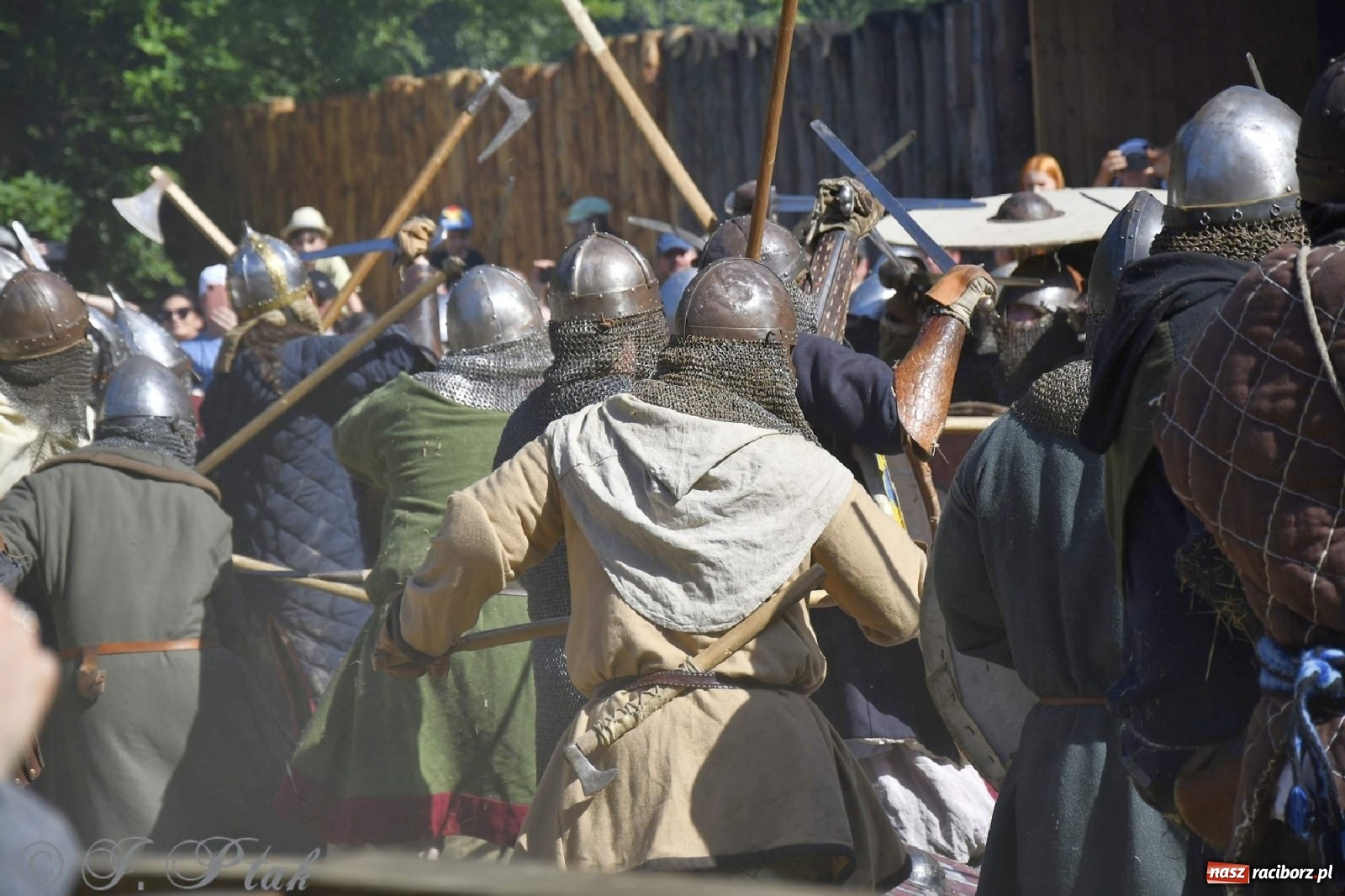 Zdjęcie w galerii na portalu naszraciborz.pl: Wielka bitwa wojów pod Oborą [FOTO i WIDEO] wiadomości z regionu