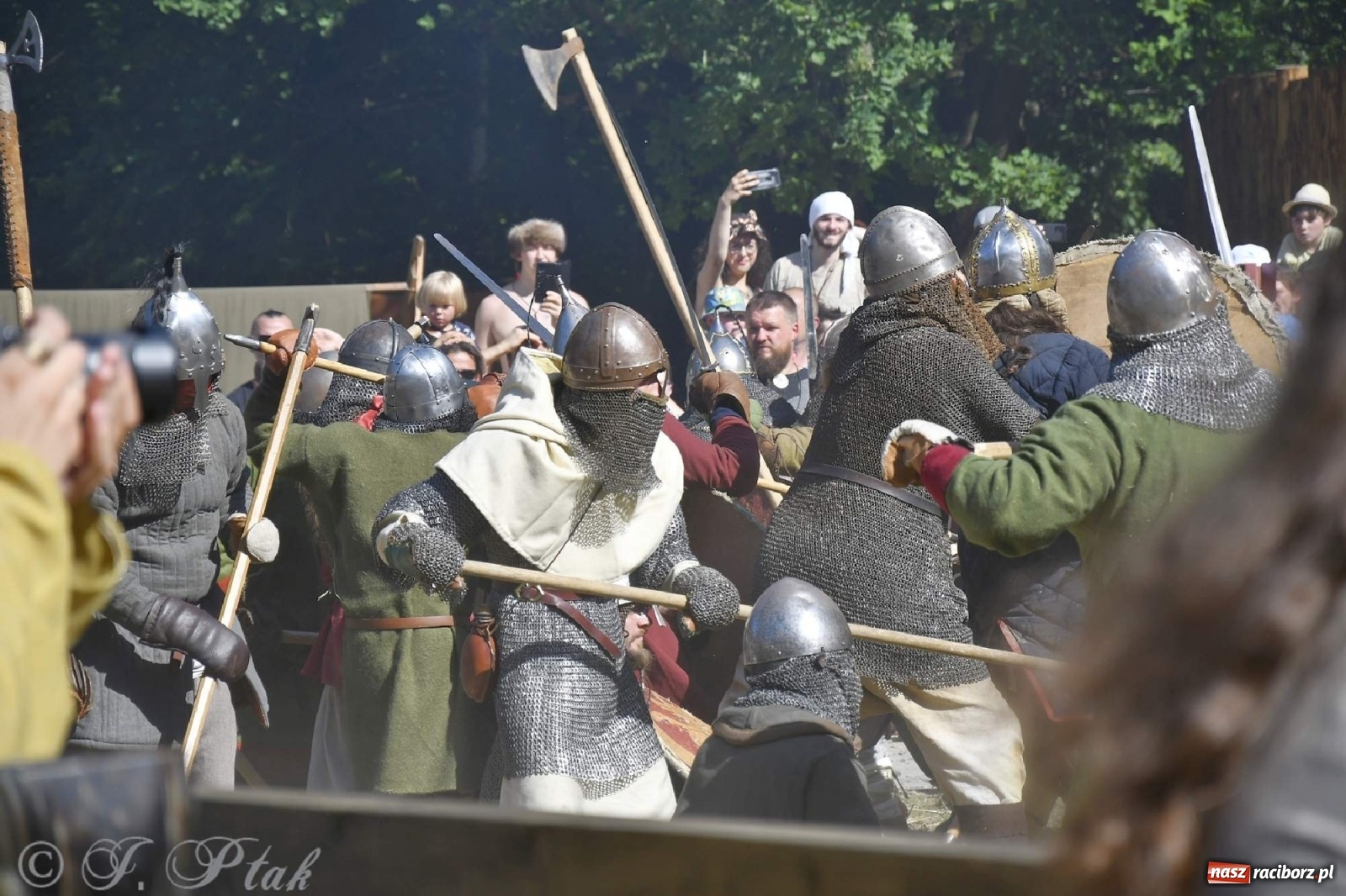 Zdjęcie w galerii na portalu naszraciborz.pl: Wielka bitwa wojów pod Oborą [FOTO i WIDEO] wiadomości z regionu