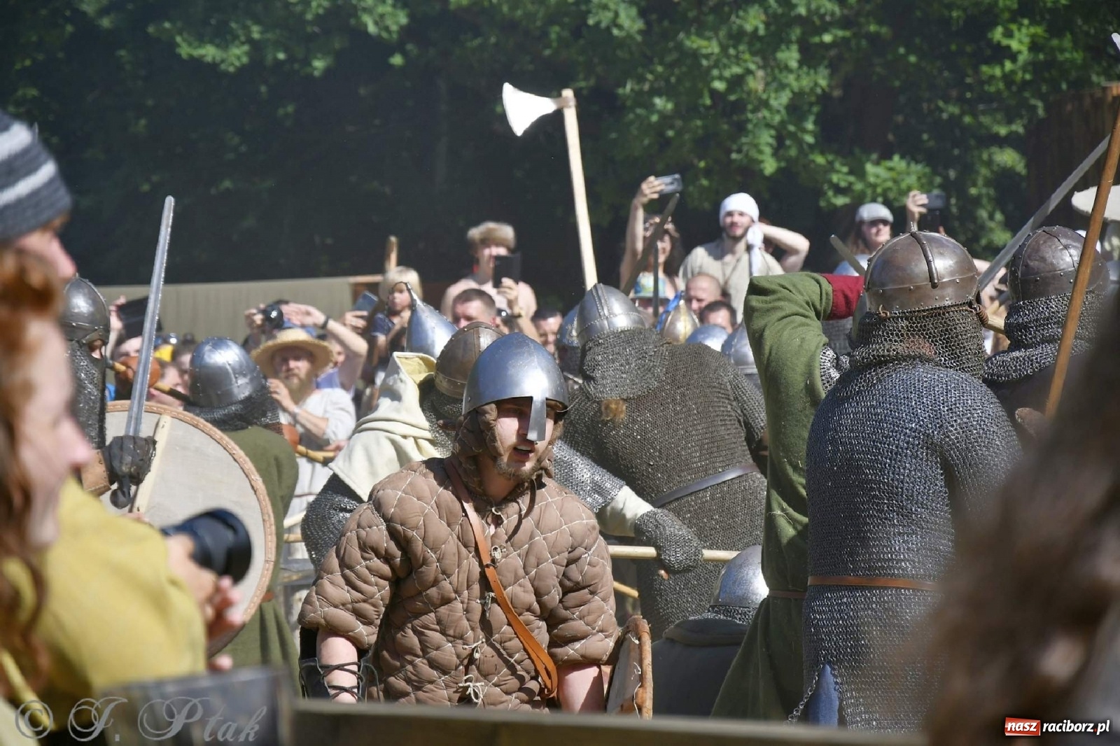 Zdjęcie w galerii na portalu naszraciborz.pl: Wielka bitwa wojów pod Oborą [FOTO i WIDEO] wiadomości z regionu