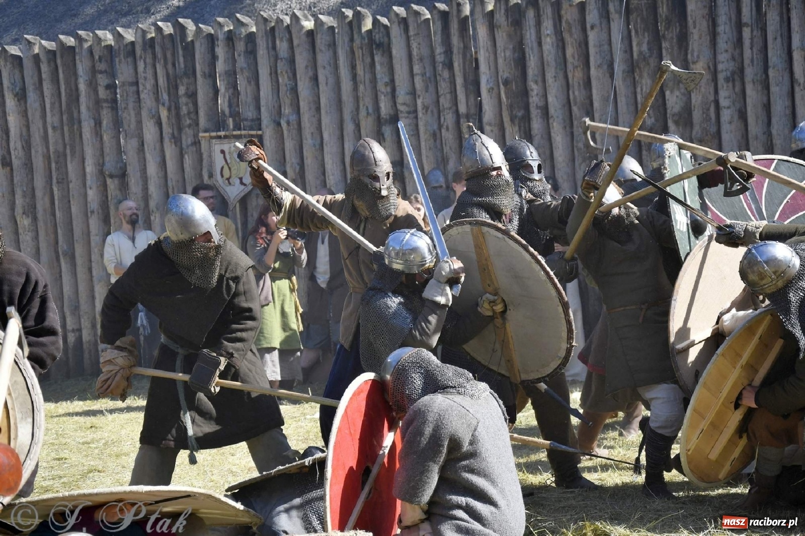 Zdjęcie w galerii na portalu naszraciborz.pl: Wielka bitwa wojów pod Oborą [FOTO i WIDEO] wiadomości z regionu