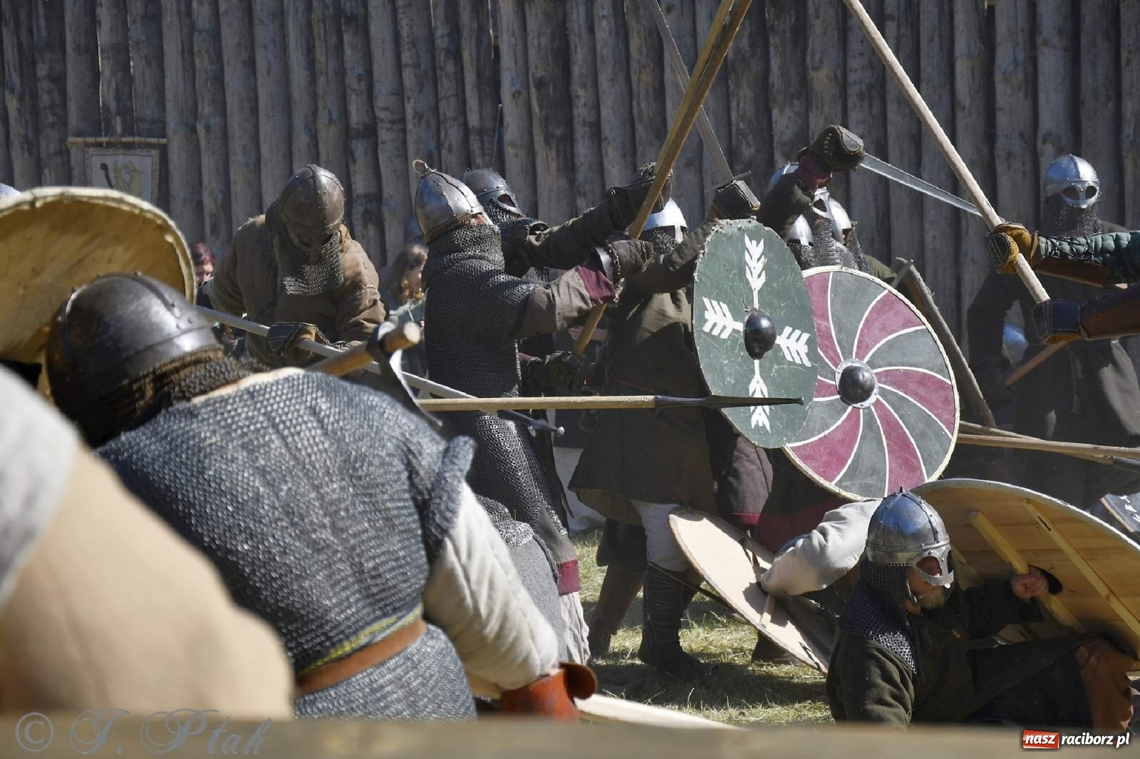 Zdjęcie w galerii na portalu naszraciborz.pl: Wielka bitwa wojów pod Oborą [FOTO i WIDEO] wiadomości z regionu