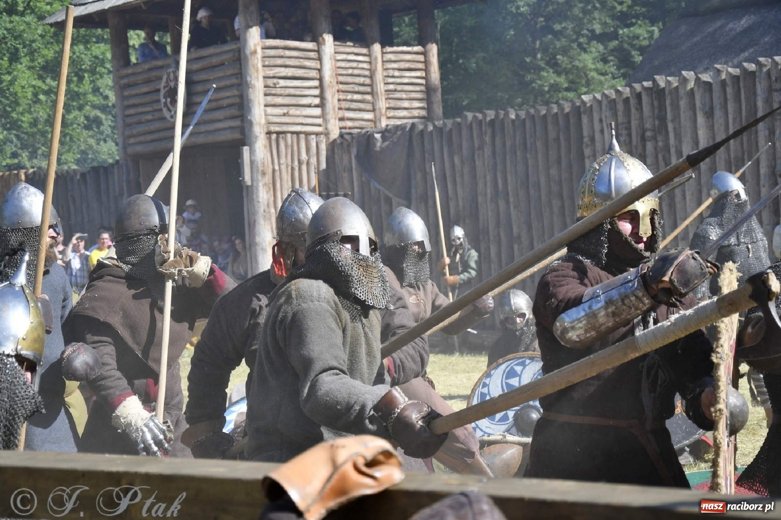 Zdjęcie w galerii na portalu naszraciborz.pl: Wielka bitwa wojów pod Oborą [FOTO i WIDEO] wiadomości z regionu