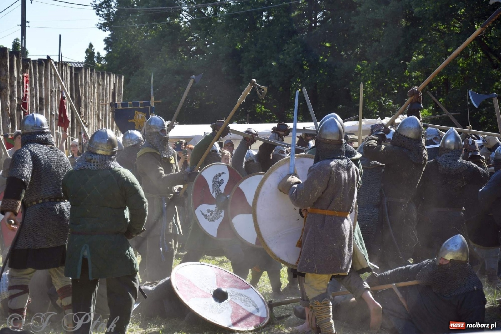 Zdjęcie w galerii na portalu naszraciborz.pl: Wielka bitwa wojów pod Oborą [FOTO i WIDEO] wiadomości z regionu