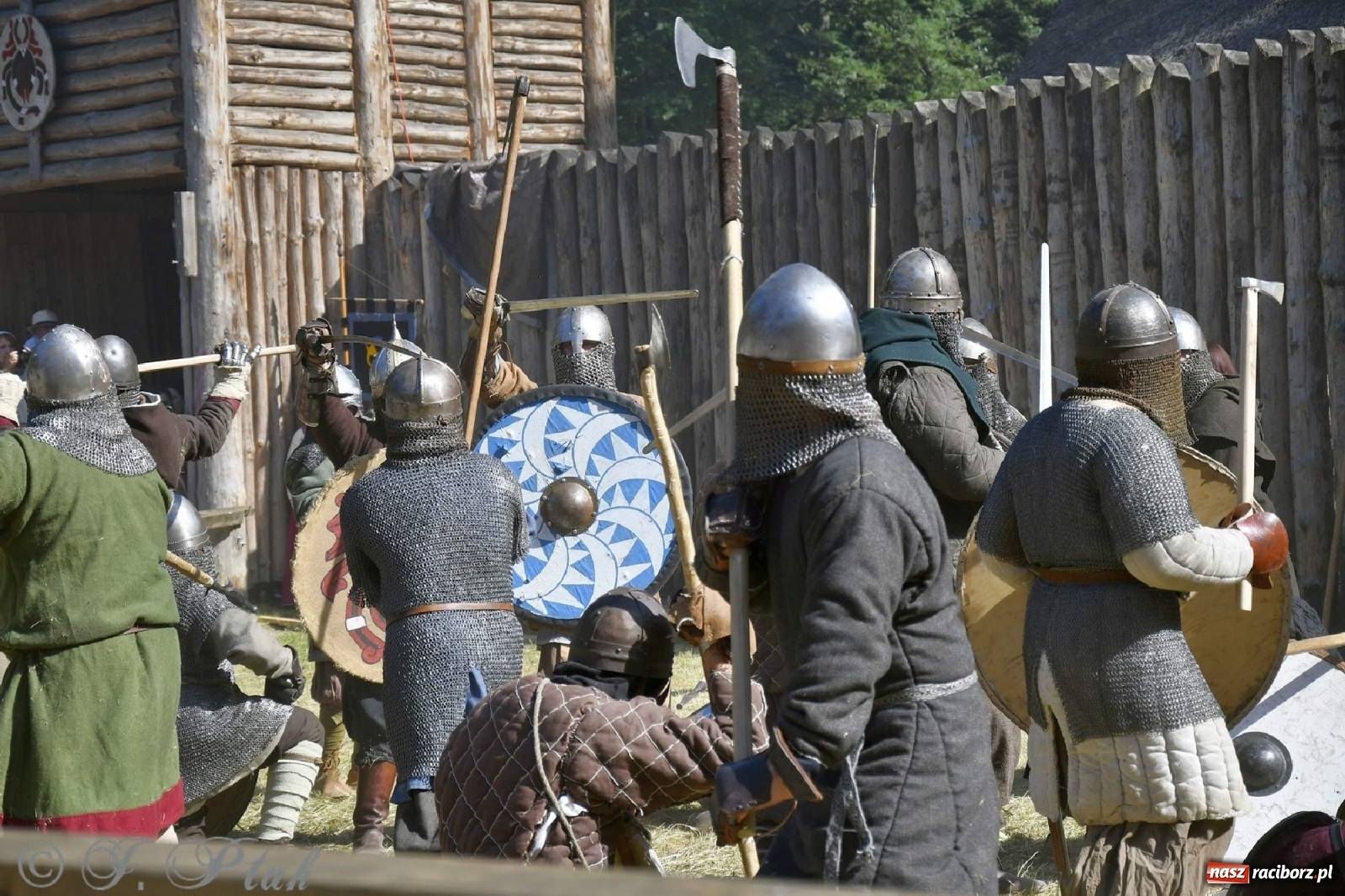 Zdjęcie w galerii na portalu naszraciborz.pl: Wielka bitwa wojów pod Oborą [FOTO i WIDEO] wiadomości z regionu