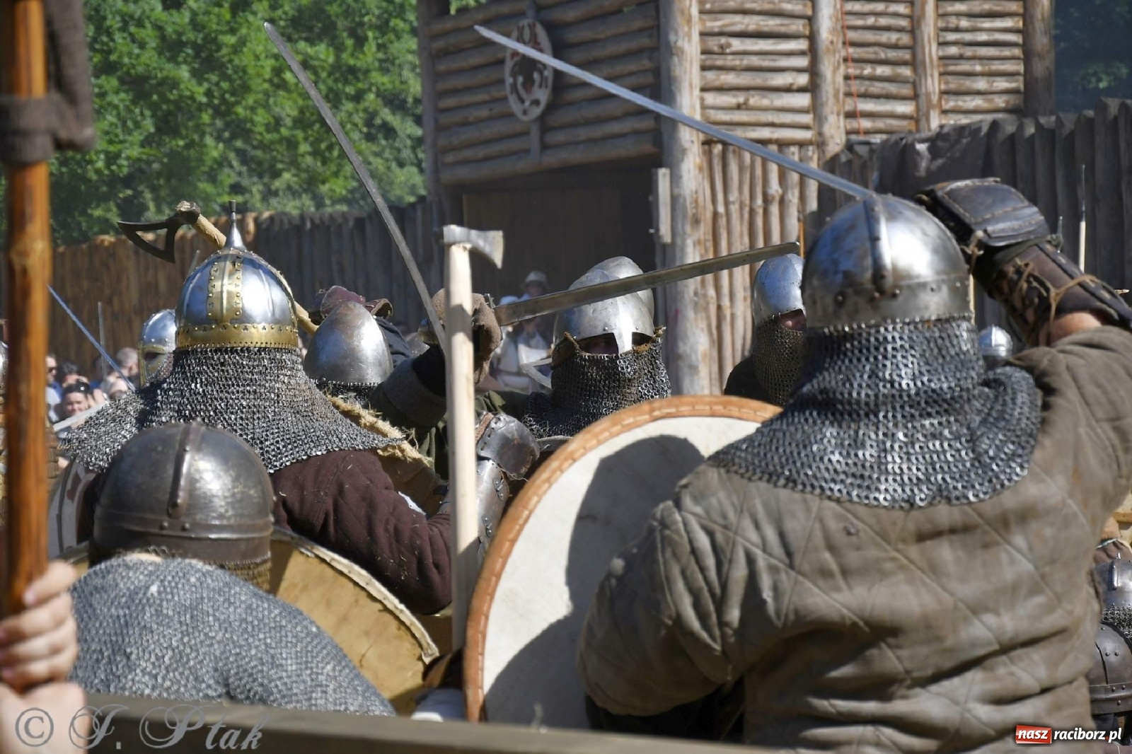 Zdjęcie w galerii na portalu naszraciborz.pl: Wielka bitwa wojów pod Oborą [FOTO i WIDEO] wiadomości z regionu