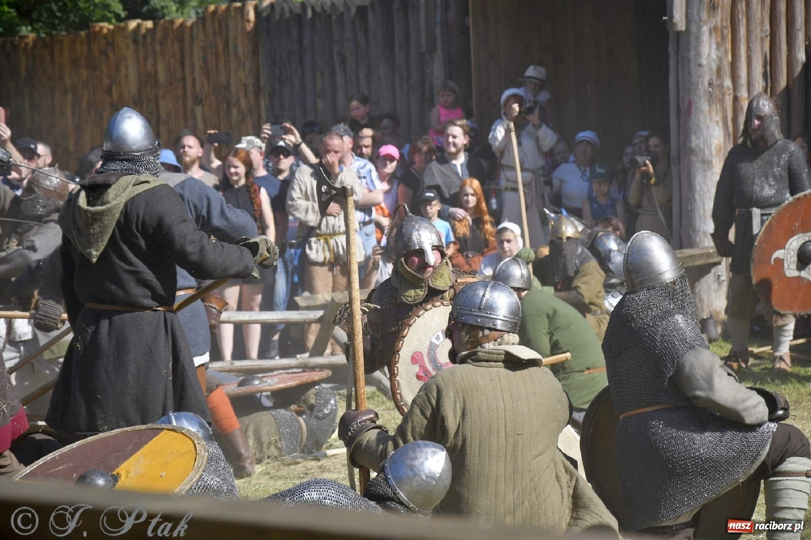 Zdjęcie w galerii na portalu naszraciborz.pl: Wielka bitwa wojów pod Oborą [FOTO i WIDEO] wiadomości z regionu