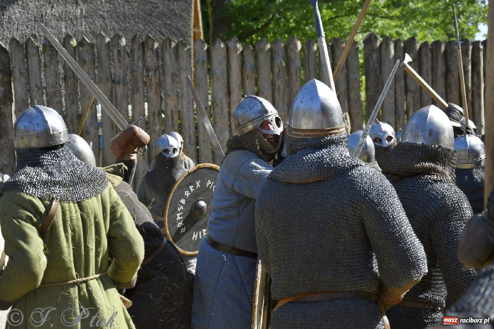 Zdjęcie w galerii na portalu naszraciborz.pl: Wielka bitwa wojów pod Oborą [FOTO i WIDEO] wiadomości z regionu