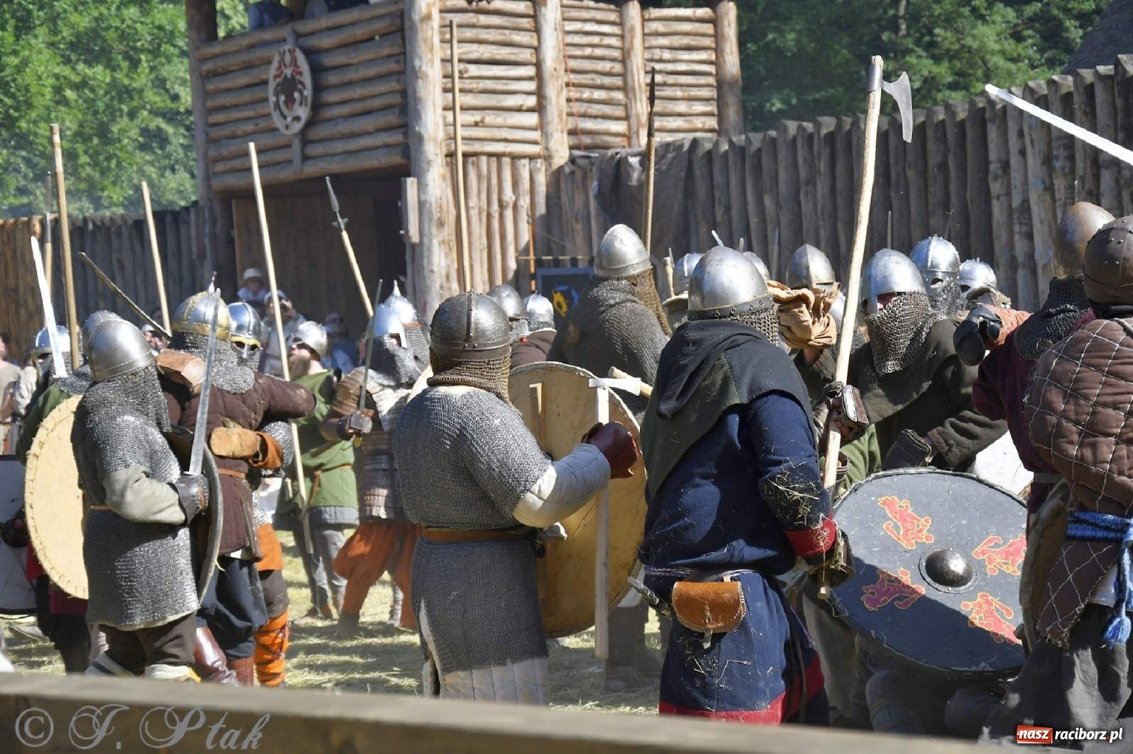 Zdjęcie w galerii na portalu naszraciborz.pl: Wielka bitwa wojów pod Oborą [FOTO i WIDEO] wiadomości z regionu