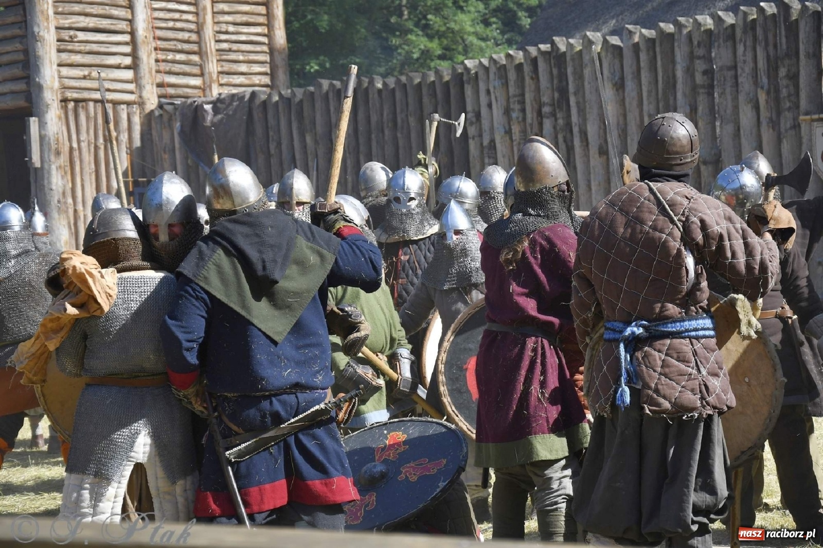 Zdjęcie w galerii na portalu naszraciborz.pl: Wielka bitwa wojów pod Oborą [FOTO i WIDEO] wiadomości z regionu