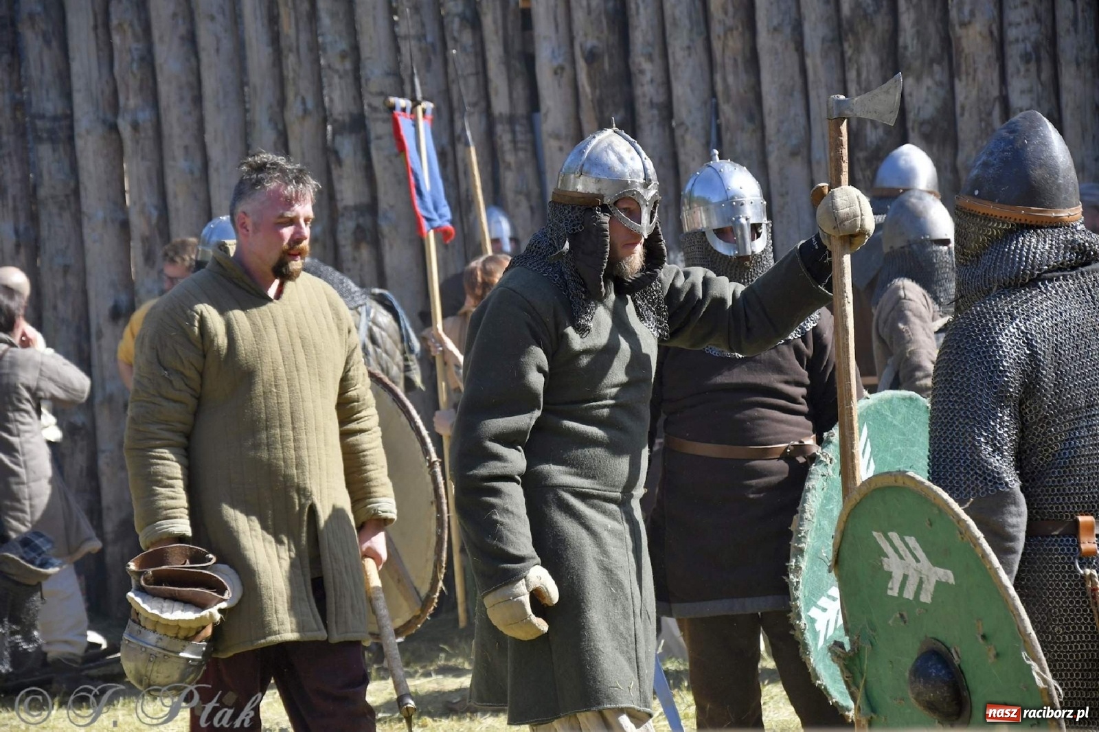 Zdjęcie w galerii na portalu naszraciborz.pl: Wielka bitwa wojów pod Oborą [FOTO i WIDEO] wiadomości z regionu