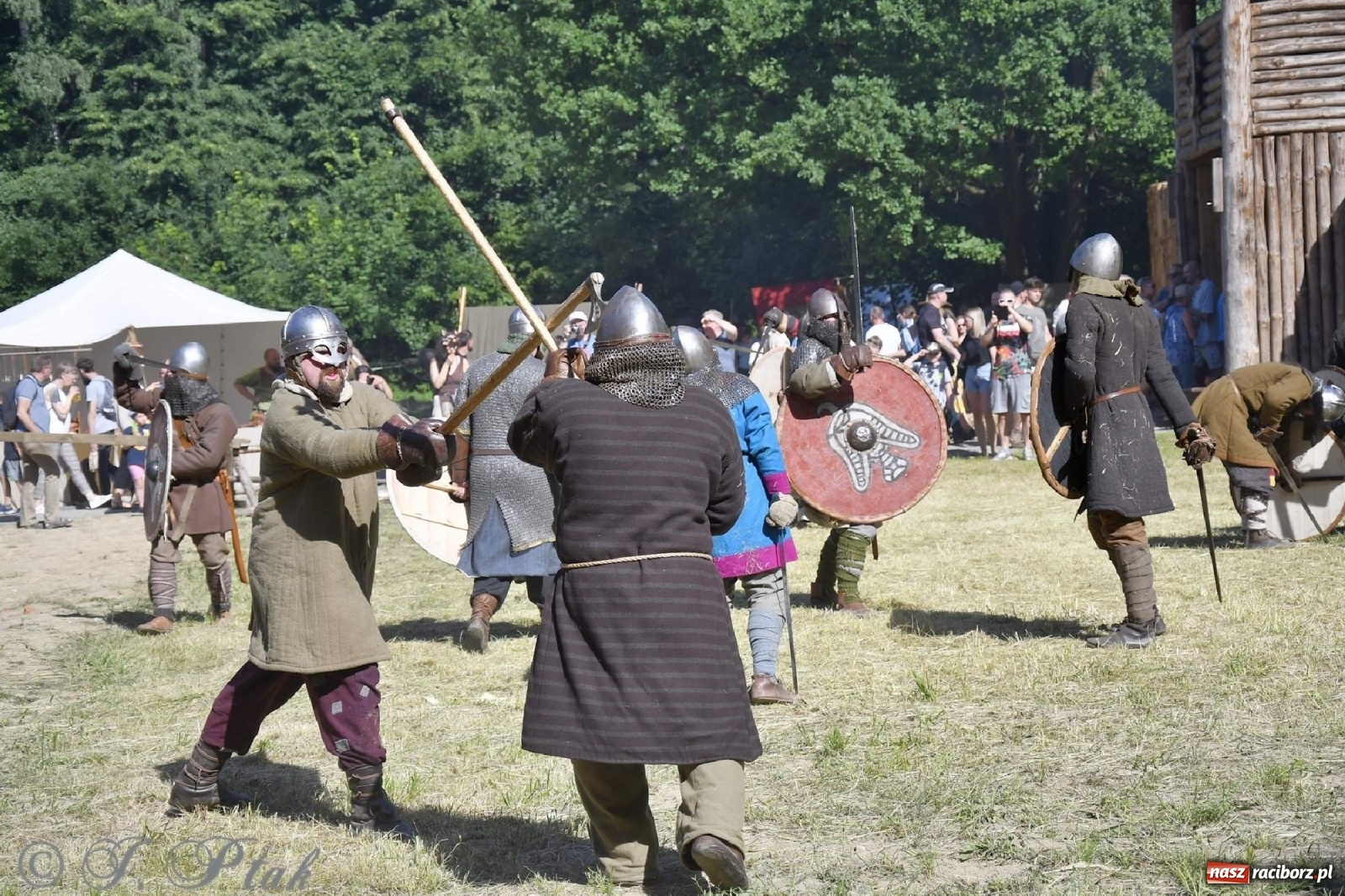 Zdjęcie w galerii na portalu naszraciborz.pl: Wielka bitwa wojów pod Oborą [FOTO i WIDEO] wiadomości z regionu