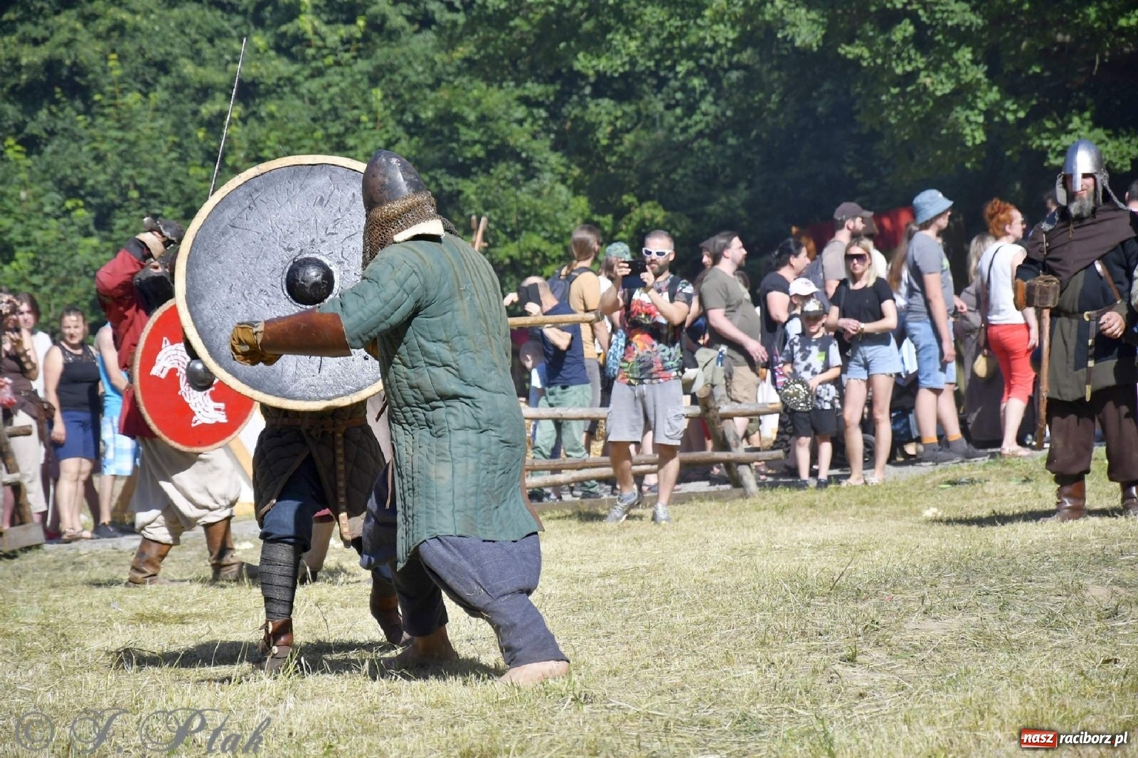 Zdjęcie w galerii na portalu naszraciborz.pl: Wielka bitwa wojów pod Oborą [FOTO i WIDEO] wiadomości z regionu