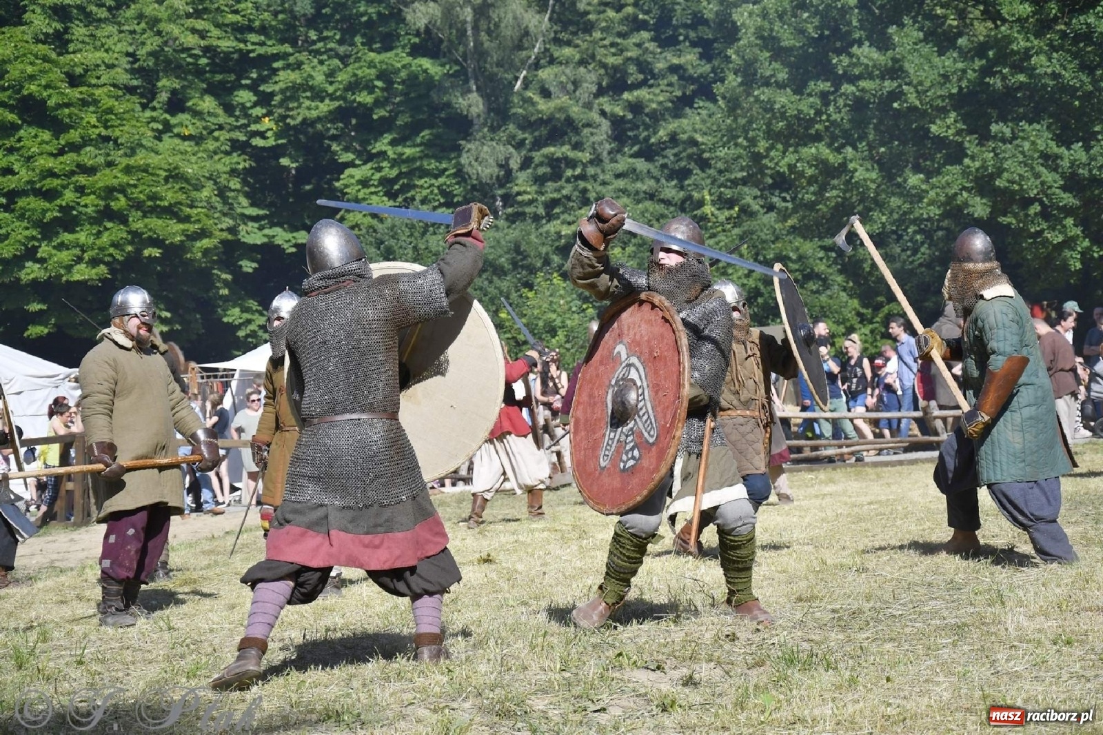 Zdjęcie w galerii na portalu naszraciborz.pl: Wielka bitwa wojów pod Oborą [FOTO i WIDEO] wiadomości z regionu