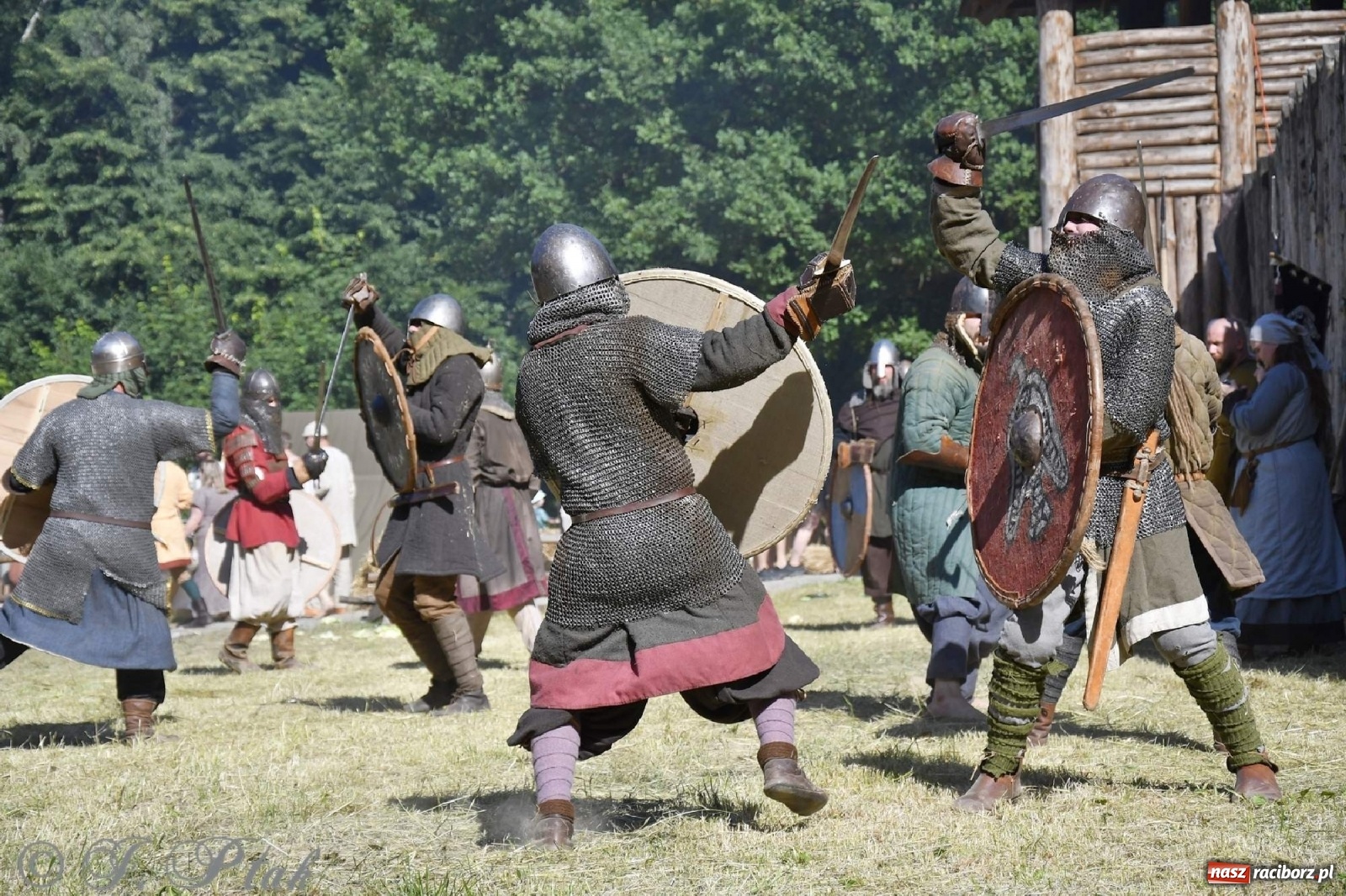 Zdjęcie w galerii na portalu naszraciborz.pl: Wielka bitwa wojów pod Oborą [FOTO i WIDEO] wiadomości z regionu