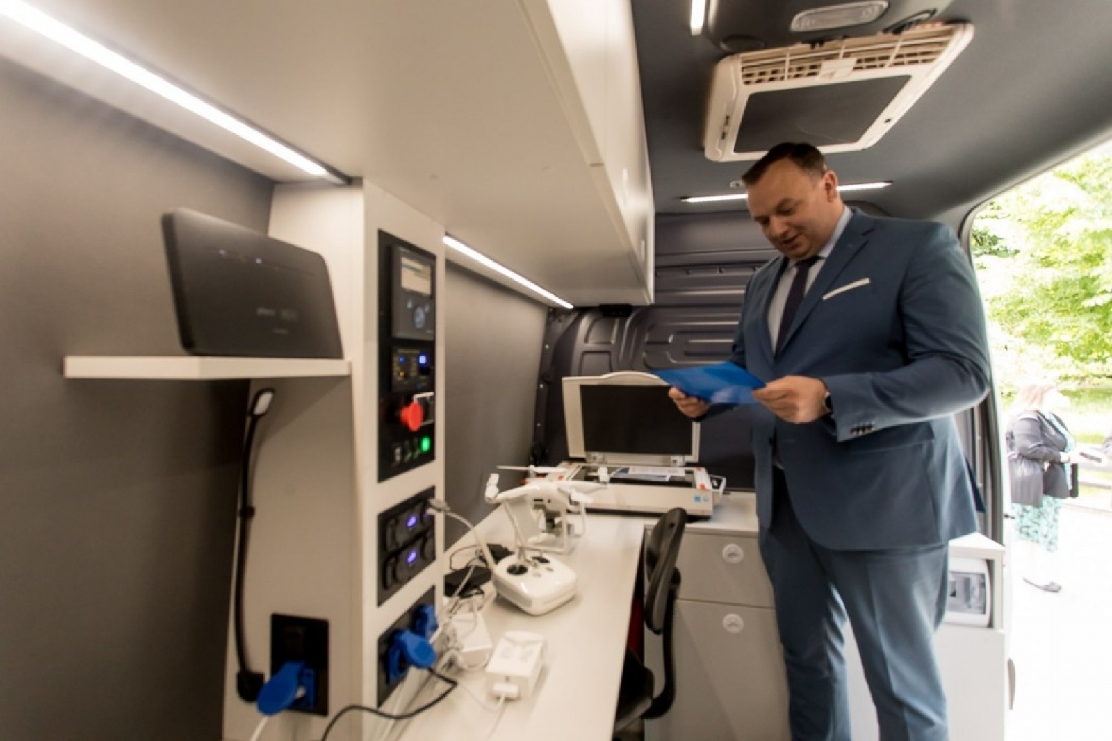 Zdjęcie w galerii na portalu naszraciborz.pl: Województwo dysponuje Mobilnym Centrum Digitalizacji wiadomości z regionu