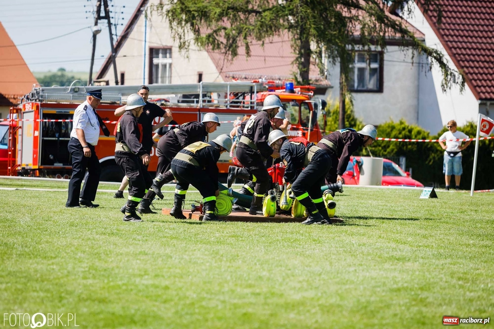 Zdjęcie w galerii na portalu naszraciborz.pl: Gminne zawody OSP. Trzy trofea dla Krzanowic, jedno dla Borucina [FOTO i WIDEO] wiadomości z regionu