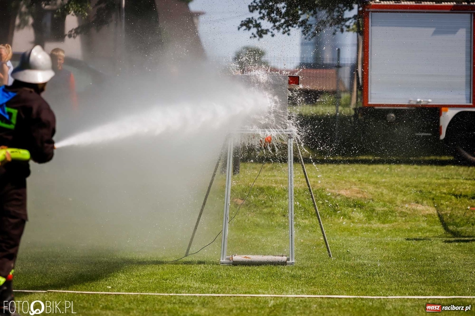 Zdjęcie w galerii na portalu naszraciborz.pl: Gminne zawody OSP. Trzy trofea dla Krzanowic, jedno dla Borucina [FOTO i WIDEO] wiadomości z regionu
