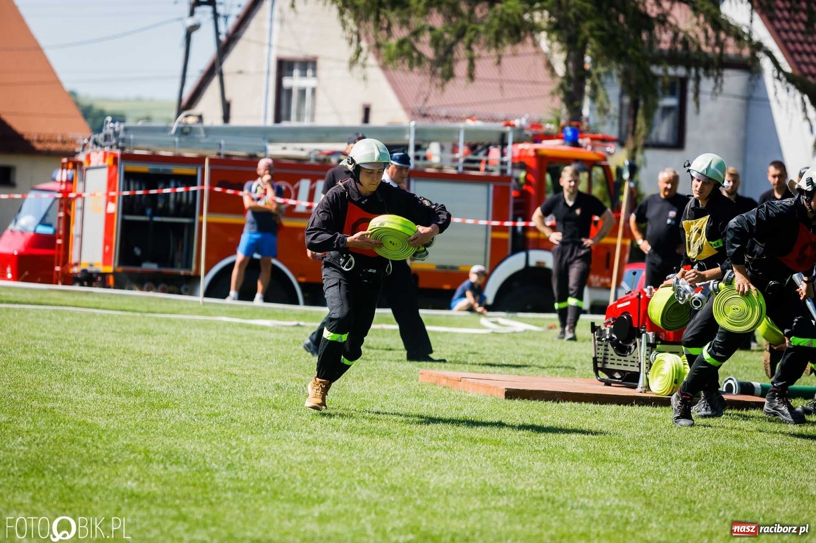 Zdjęcie w galerii na portalu naszraciborz.pl: Gminne zawody OSP. Trzy trofea dla Krzanowic, jedno dla Borucina [FOTO i WIDEO] wiadomości z regionu
