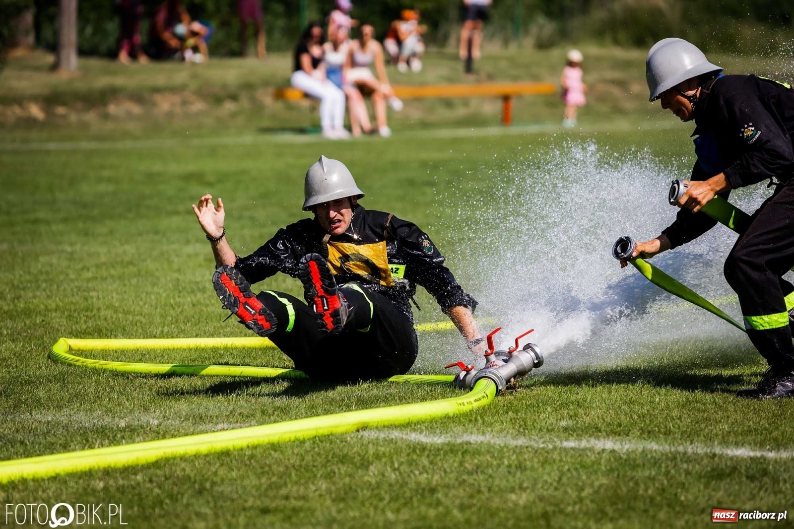 Zdjęcie w galerii na portalu naszraciborz.pl: Gminne zawody OSP. Trzy trofea dla Krzanowic, jedno dla Borucina [FOTO i WIDEO] wiadomości z regionu