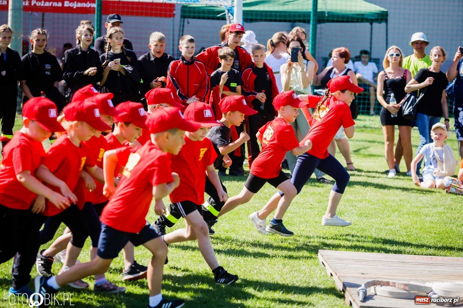 Zdjęcie w galerii na portalu naszraciborz.pl: Gminne zawody OSP. Trzy trofea dla Krzanowic, jedno dla Borucina [FOTO i WIDEO] wiadomości z regionu