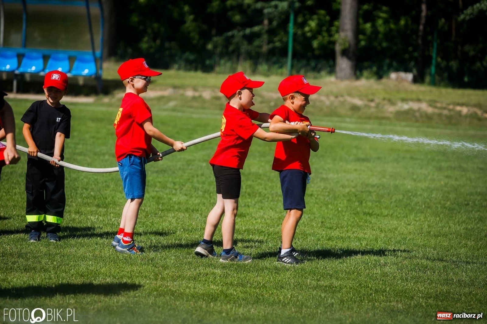 Zdjęcie w galerii na portalu naszraciborz.pl: Gminne zawody OSP. Trzy trofea dla Krzanowic, jedno dla Borucina [FOTO i WIDEO] wiadomości z regionu