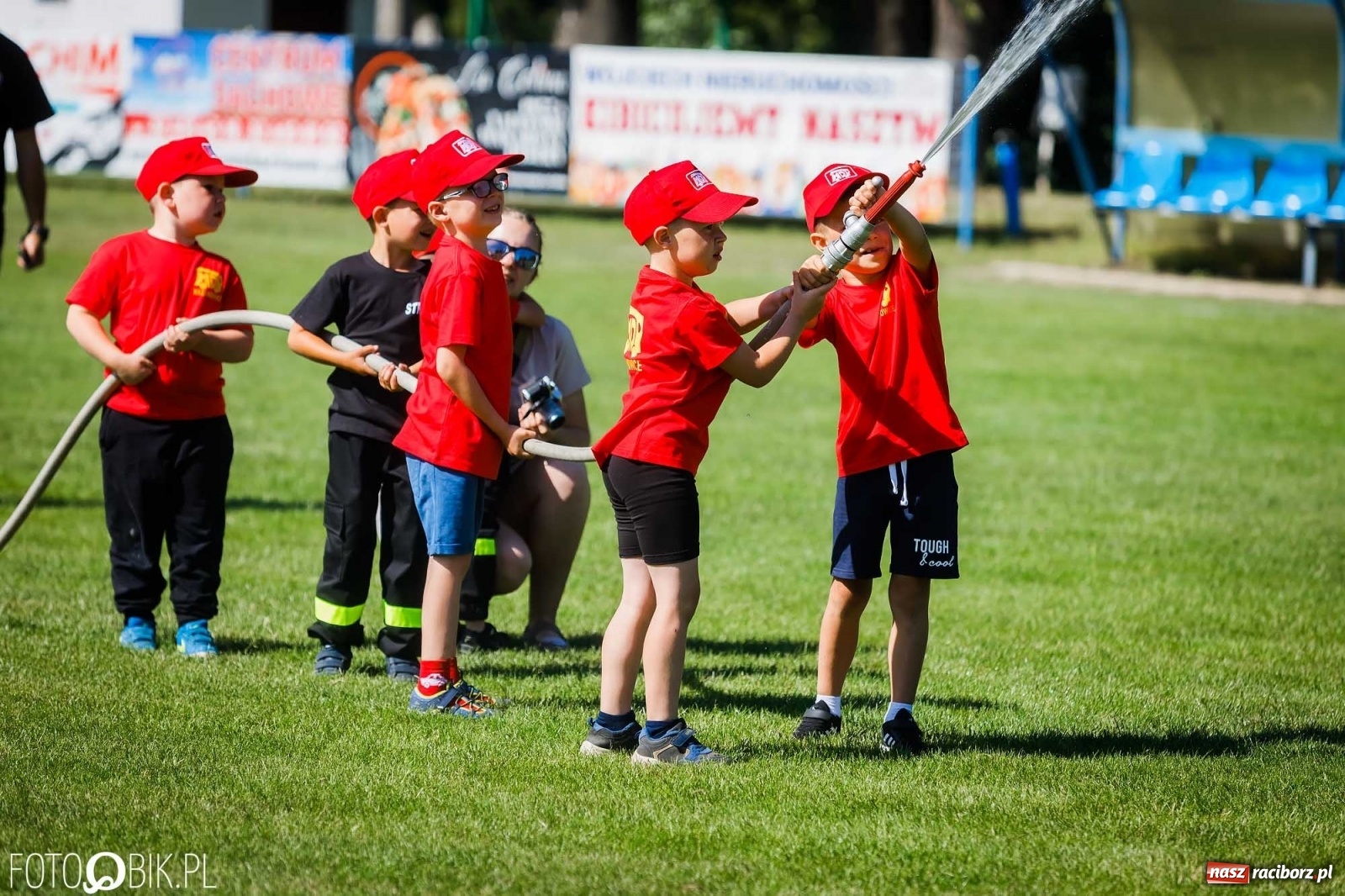 Zdjęcie w galerii na portalu naszraciborz.pl: Gminne zawody OSP. Trzy trofea dla Krzanowic, jedno dla Borucina [FOTO i WIDEO] wiadomości z regionu