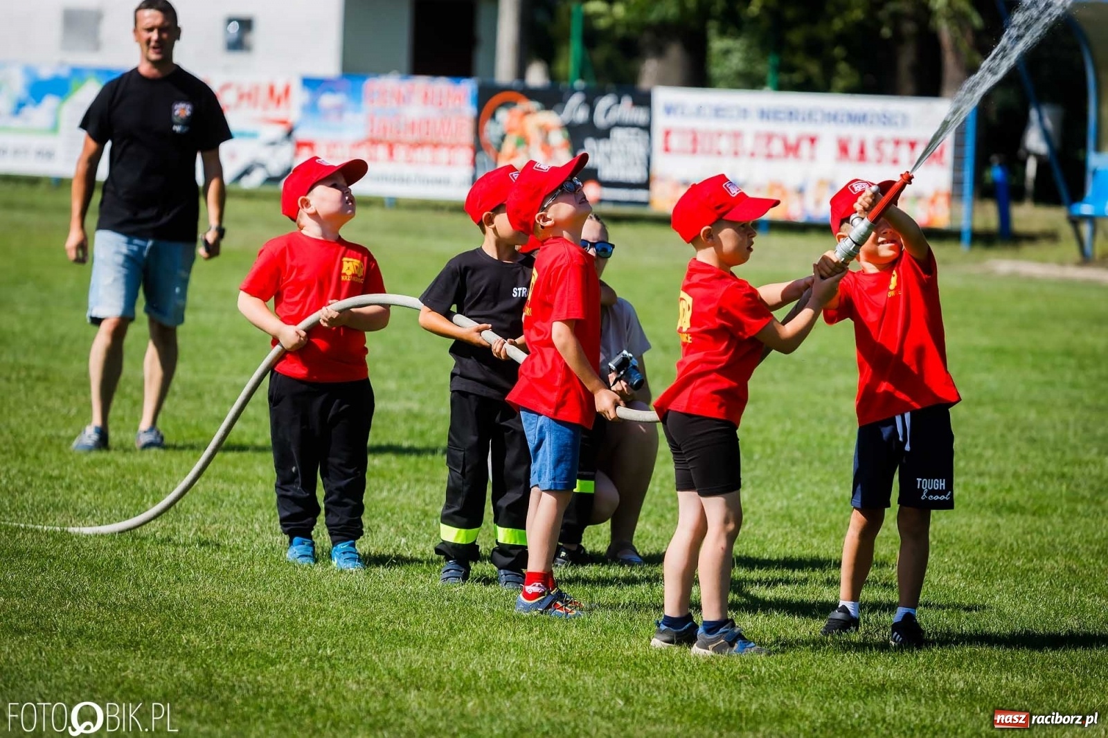 Zdjęcie w galerii na portalu naszraciborz.pl: Gminne zawody OSP. Trzy trofea dla Krzanowic, jedno dla Borucina [FOTO i WIDEO] wiadomości z regionu