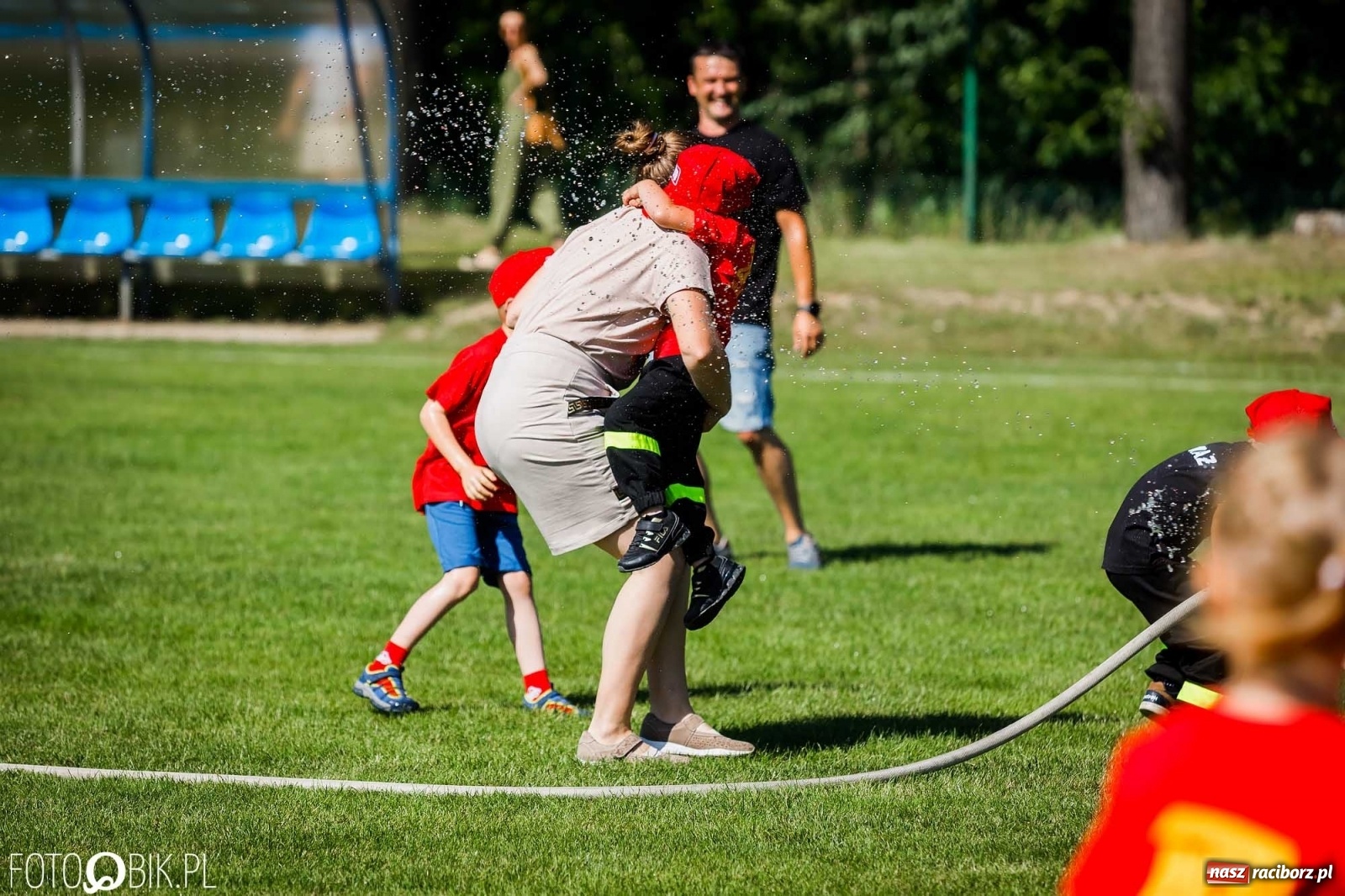 Zdjęcie w galerii na portalu naszraciborz.pl: Gminne zawody OSP. Trzy trofea dla Krzanowic, jedno dla Borucina [FOTO i WIDEO] wiadomości z regionu