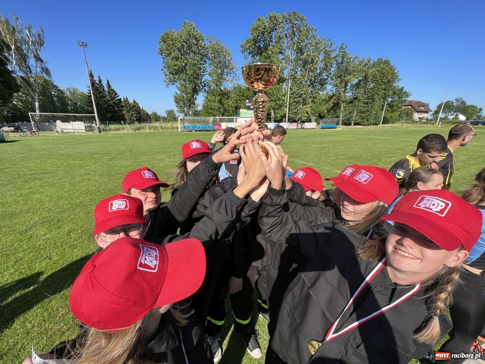 Zdjęcie w galerii na portalu naszraciborz.pl: Gminne zawody OSP. Trzy trofea dla Krzanowic, jedno dla Borucina [FOTO i WIDEO] wiadomości z regionu