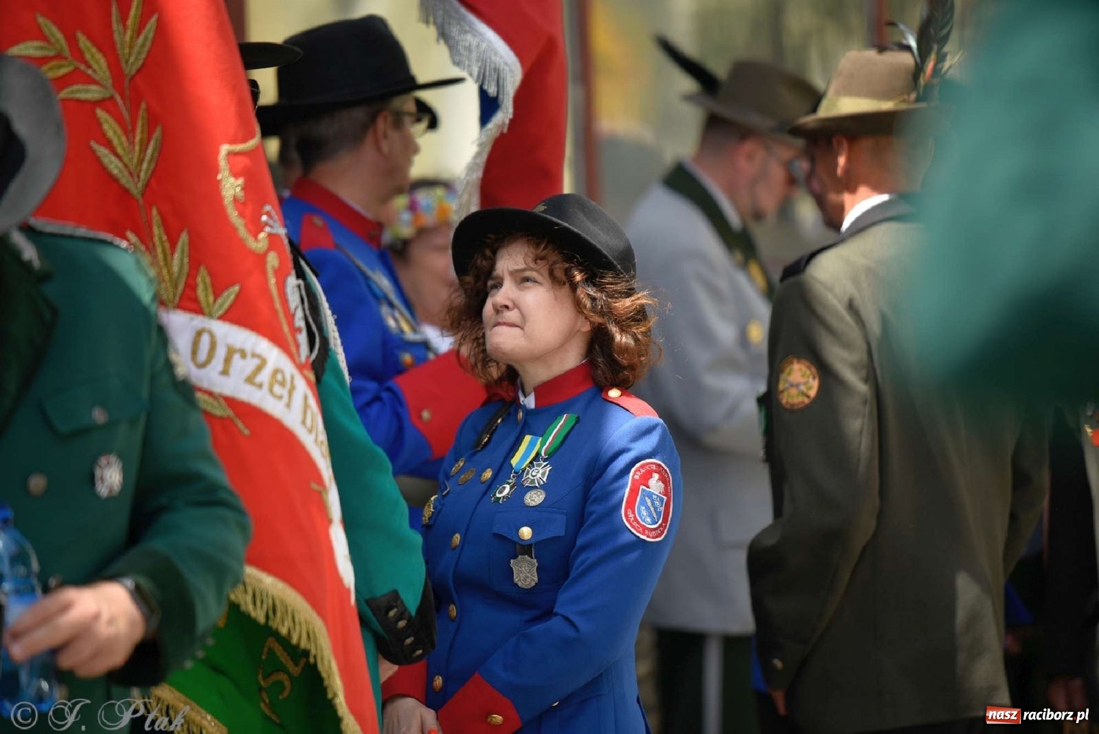 Zdjęcie w galerii na portalu naszraciborz.pl: Goście ogródków zaskoczeni. Widowisko historyczne w centrum Raciborza [FOTO i WIDEO] wiadomości z regionu