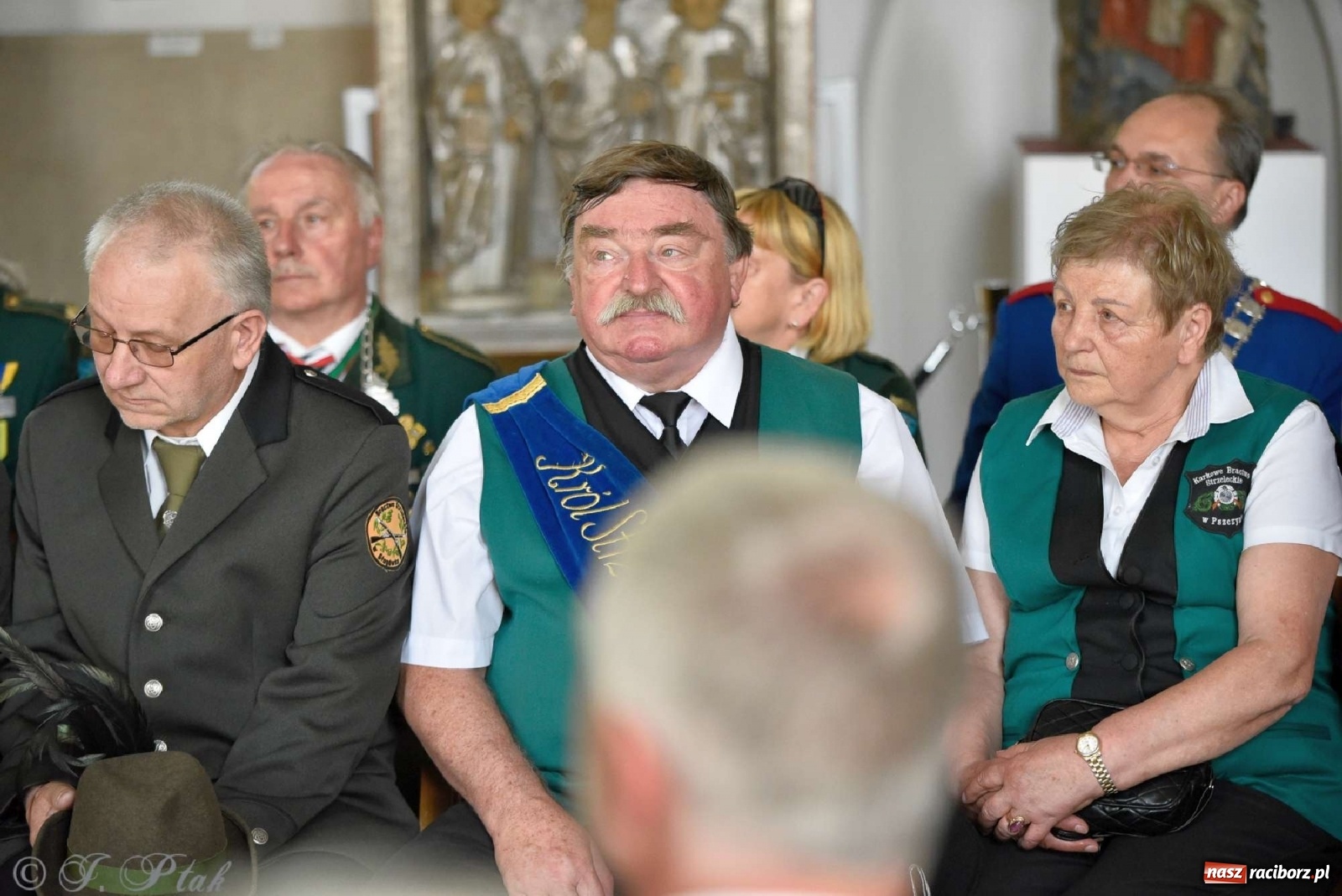 Zdjęcie w galerii na portalu naszraciborz.pl: Goście ogródków zaskoczeni. Widowisko historyczne w centrum Raciborza [FOTO i WIDEO] wiadomości z regionu