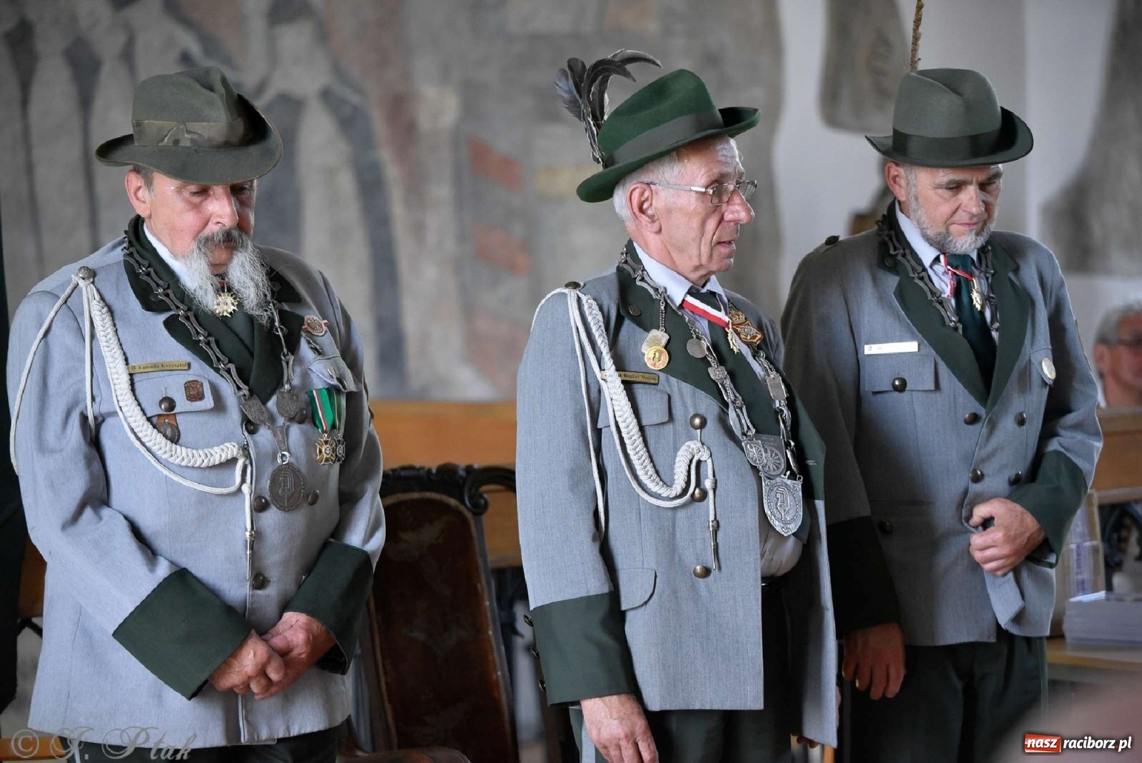 Zdjęcie w galerii na portalu naszraciborz.pl: Goście ogródków zaskoczeni. Widowisko historyczne w centrum Raciborza [FOTO i WIDEO] wiadomości z regionu