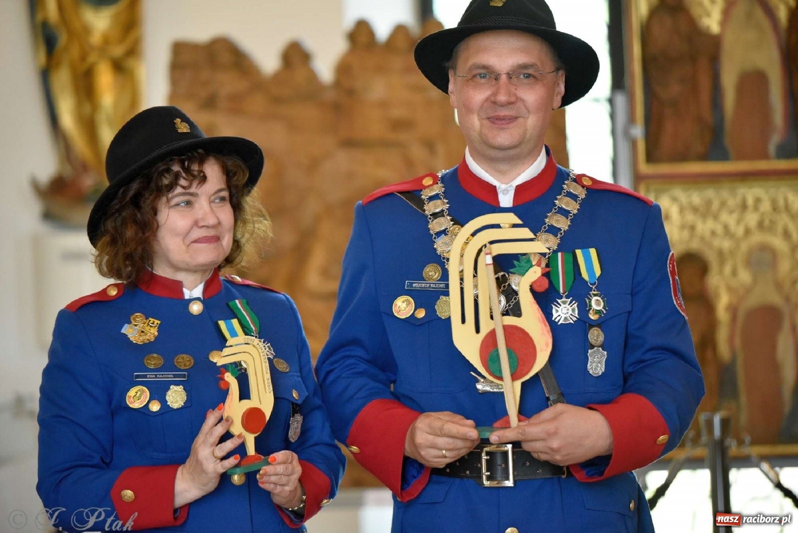 Zdjęcie w galerii na portalu naszraciborz.pl: Goście ogródków zaskoczeni. Widowisko historyczne w centrum Raciborza [FOTO i WIDEO] wiadomości z regionu